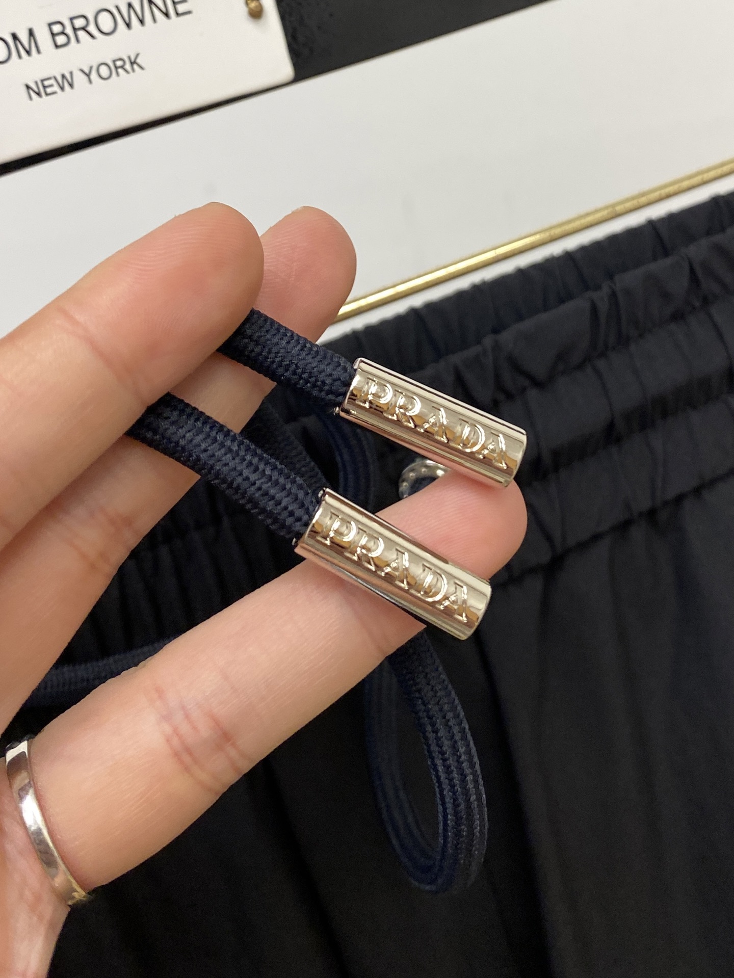 普拉达、2025爆款休闲裤 高弹显瘦必爆简约百搭爆款，做工精细，每一针都看得到用心，超多明星网红最爱 拉