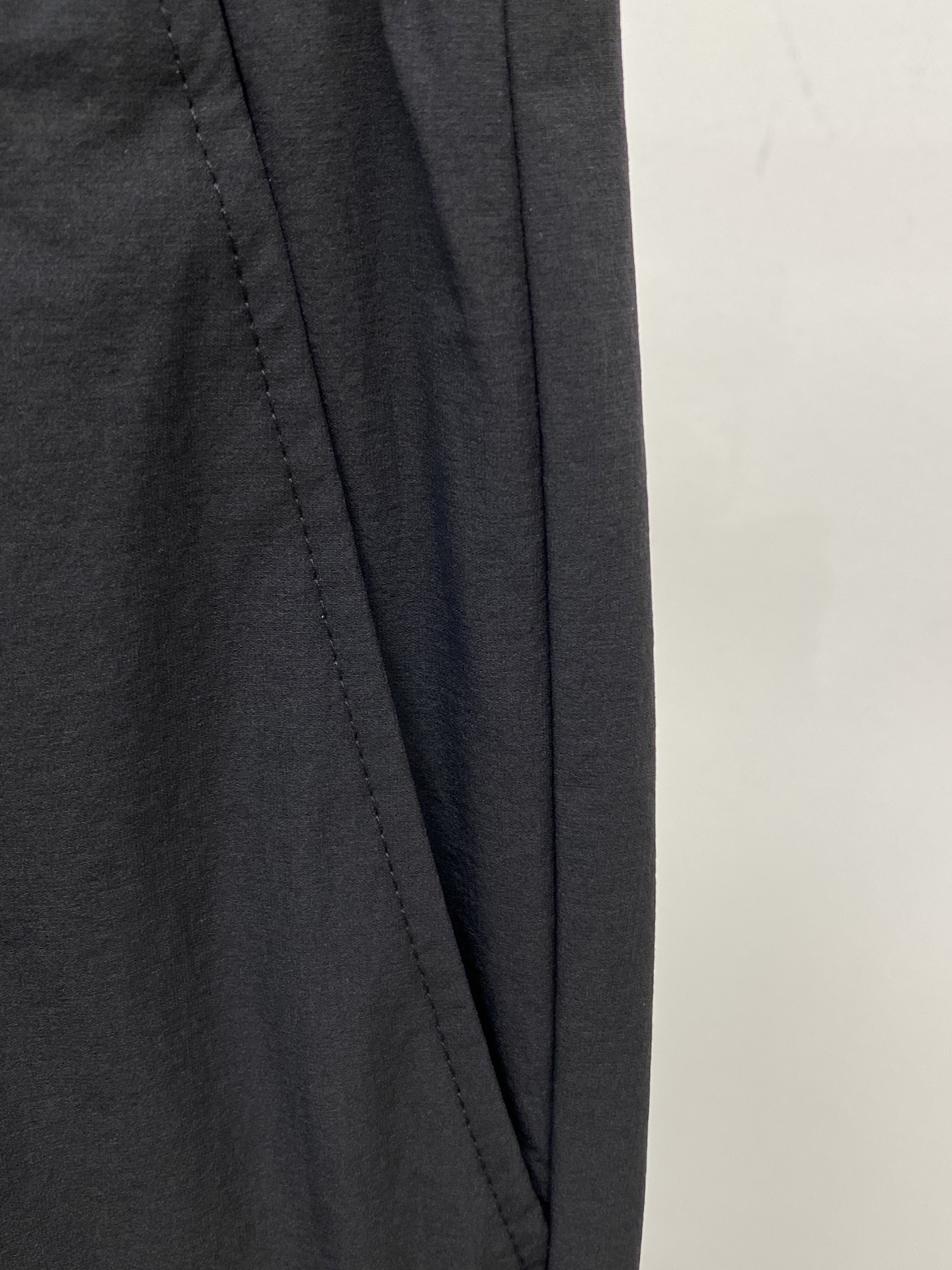 普拉达、2025爆款休闲裤 高弹显瘦必爆简约百搭爆款，做工精细，每一针都看得到用心，超多明星网红最爱 拉