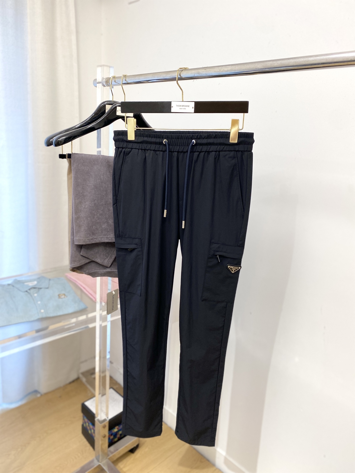 普拉达、2025爆款休闲裤 高弹显瘦必爆简约百搭爆款，做工精细，每一针都看得到用心，超多明星网红最爱 拉