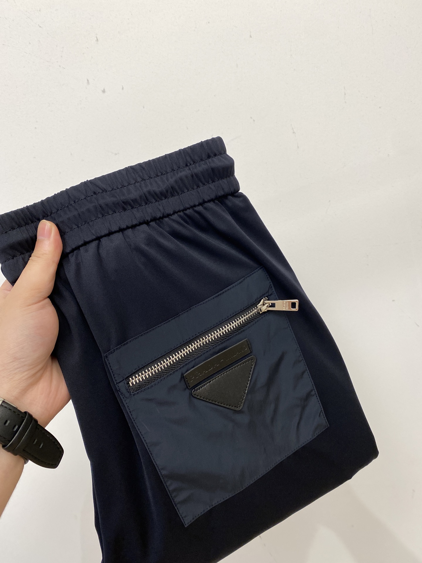 普拉达、2025爆款休闲裤 高弹显瘦必爆简约百搭爆款，做工精细，每一针都看得到用心，超多明星网红最爱 拉