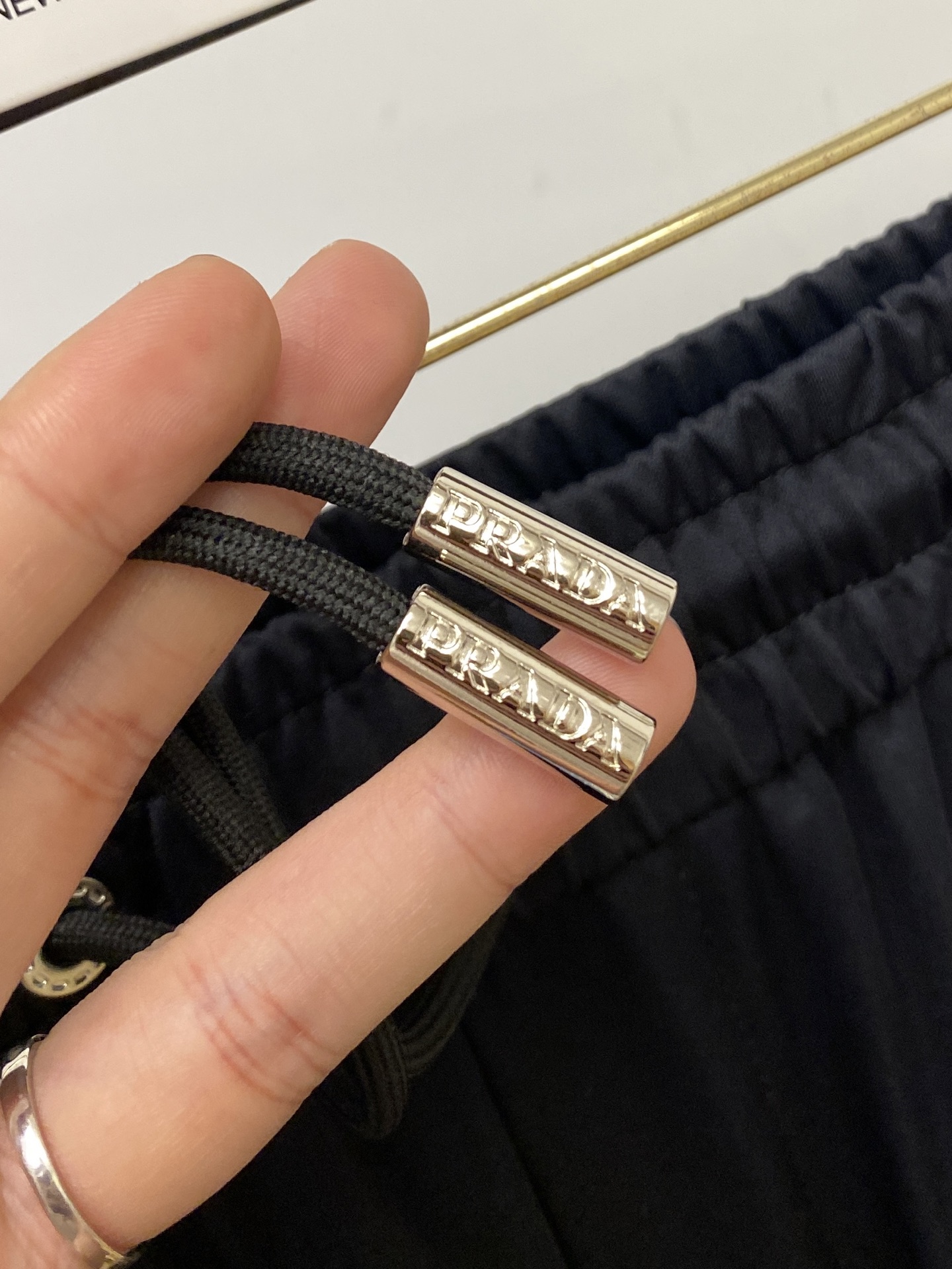 普拉达、2025爆款休闲裤 高弹显瘦必爆简约百搭爆款，做工精细，每一针都看得到用心，超多明星网红最爱 拉