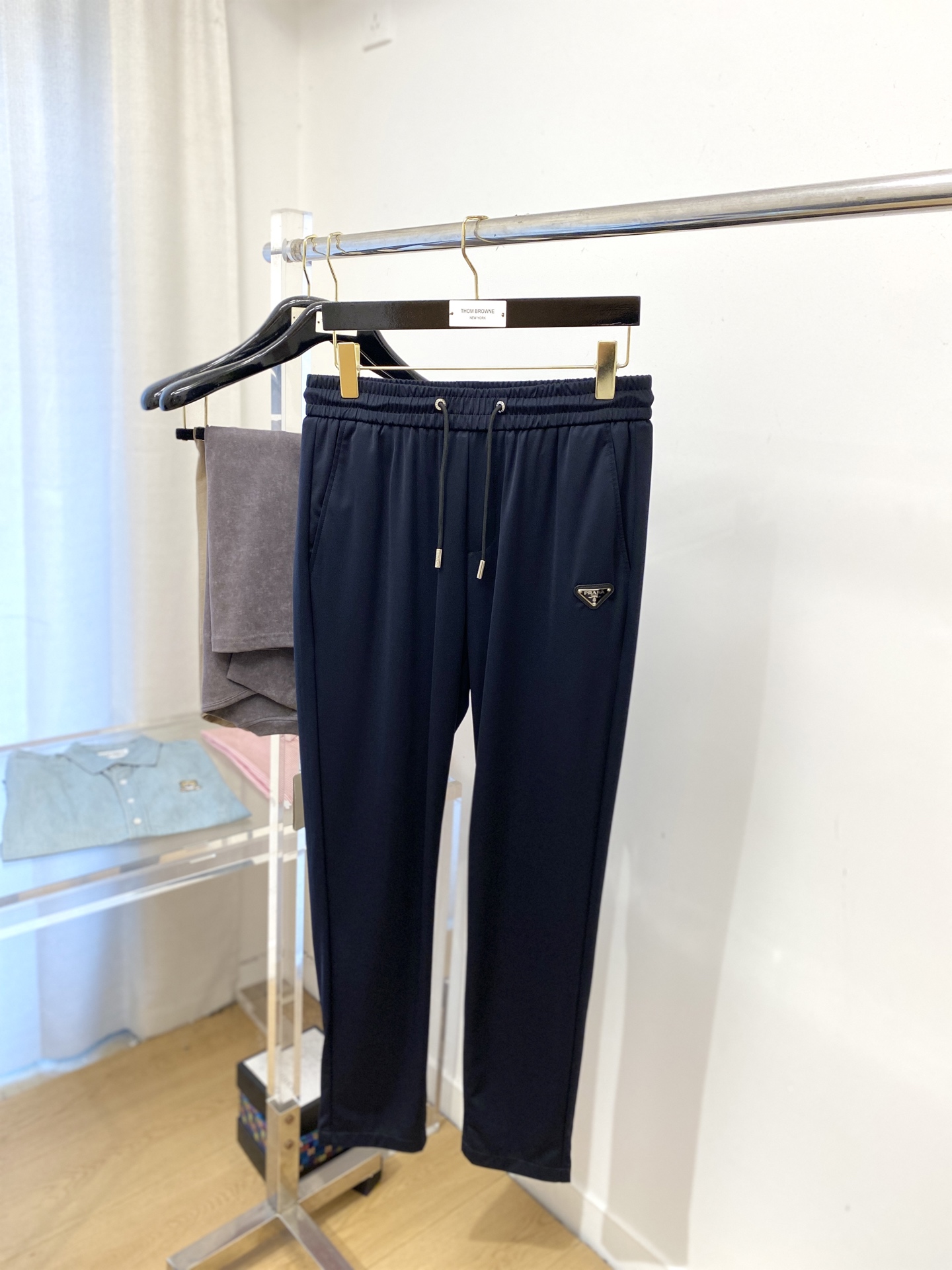 普拉达、2025爆款休闲裤 高弹显瘦必爆简约百搭爆款，做工精细，每一针都看得到用心，超多明星网红最爱 拉