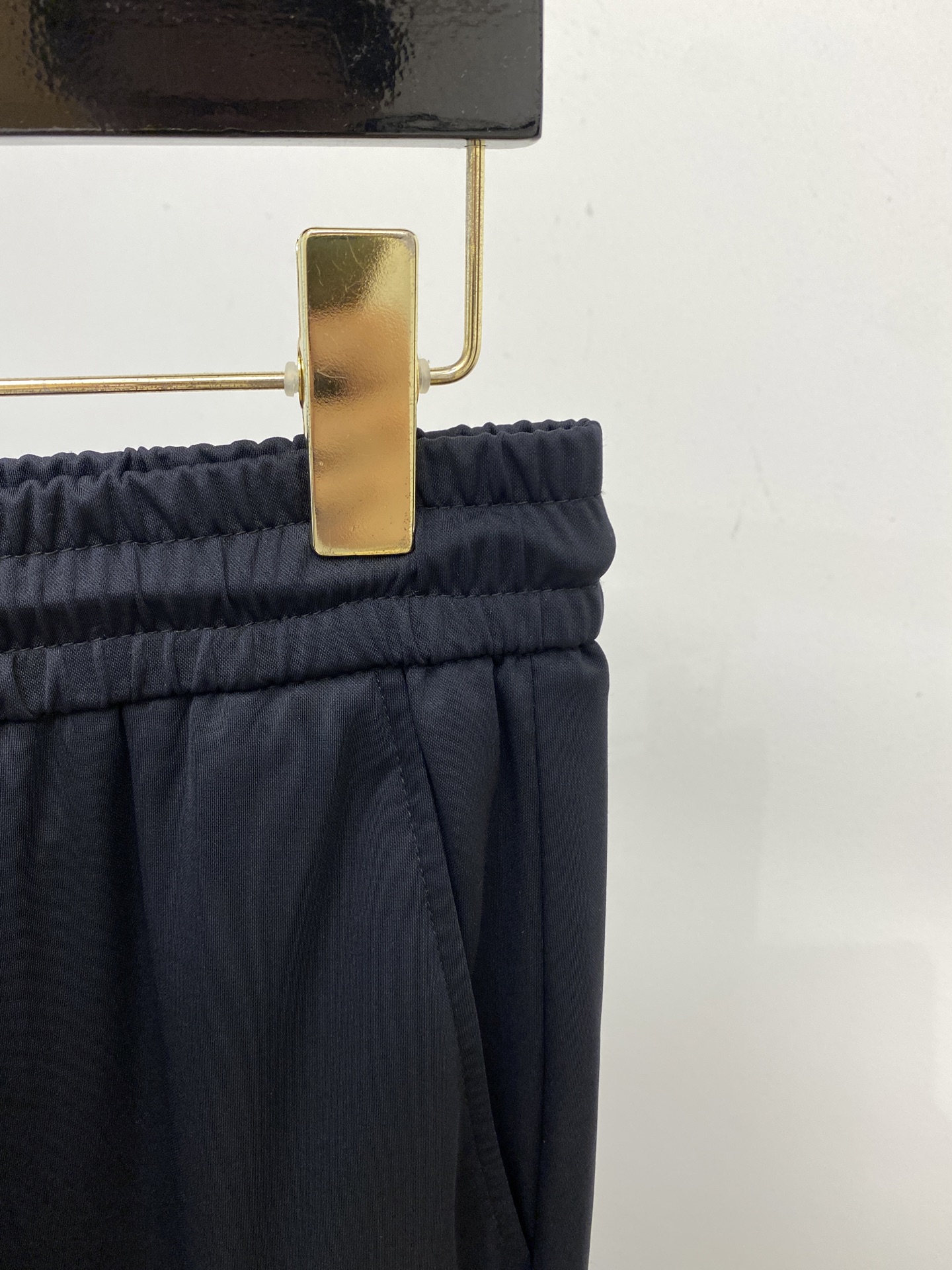 普拉达、2025爆款休闲裤 高弹显瘦必爆简约百搭爆款，做工精细，每一针都看得到用心，超多明星网红最爱 拉