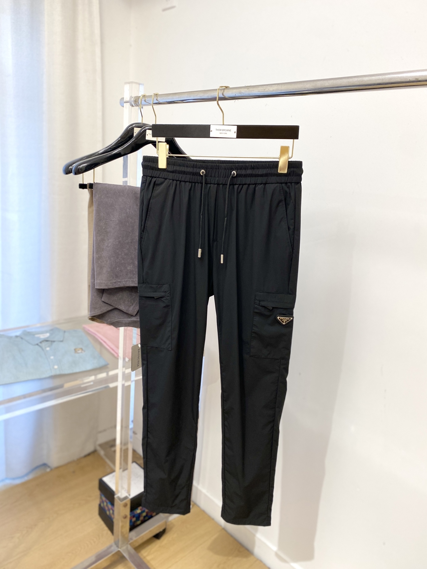 普拉达、2025爆款休闲裤 高弹显瘦必爆简约百搭爆款，做工精细，每一针都看得到用心，超多明星网红最爱 拉