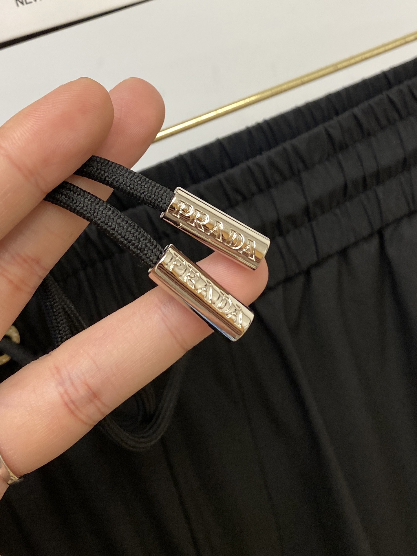 普拉达、2025爆款休闲裤 高弹显瘦必爆简约百搭爆款，做工精细，每一针都看得到用心，超多明星网红最爱 拉