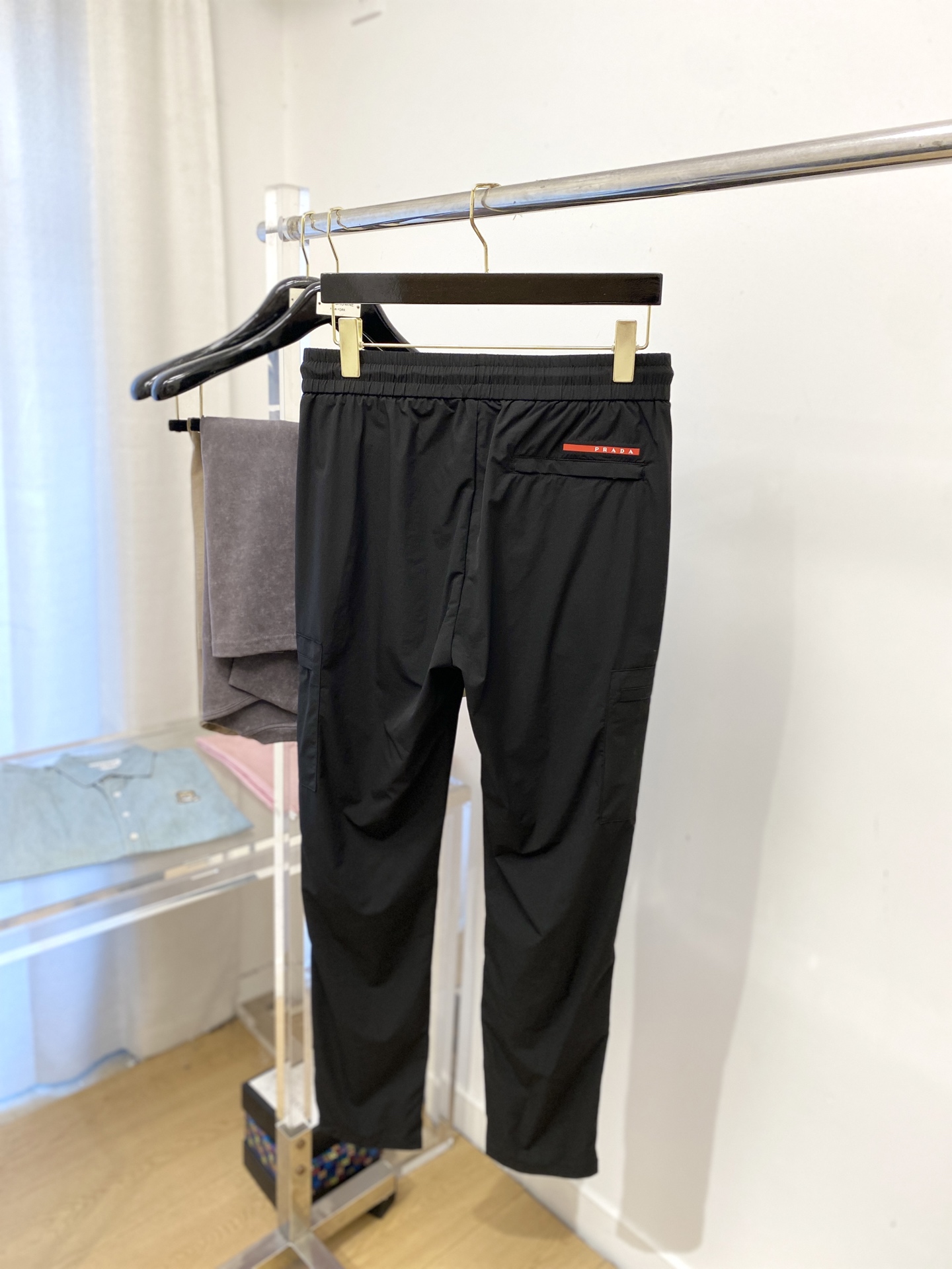 普拉达、2025爆款休闲裤 高弹显瘦必爆简约百搭爆款，做工精细，每一针都看得到用心，超多明星网红最爱 拉