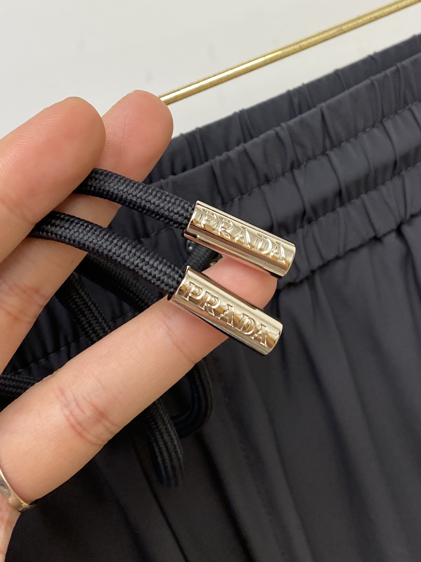 普拉达、2025爆款休闲裤 高弹显瘦必爆简约百搭爆款，做工精细，每一针都看得到用心，超多明星网红最爱 拉