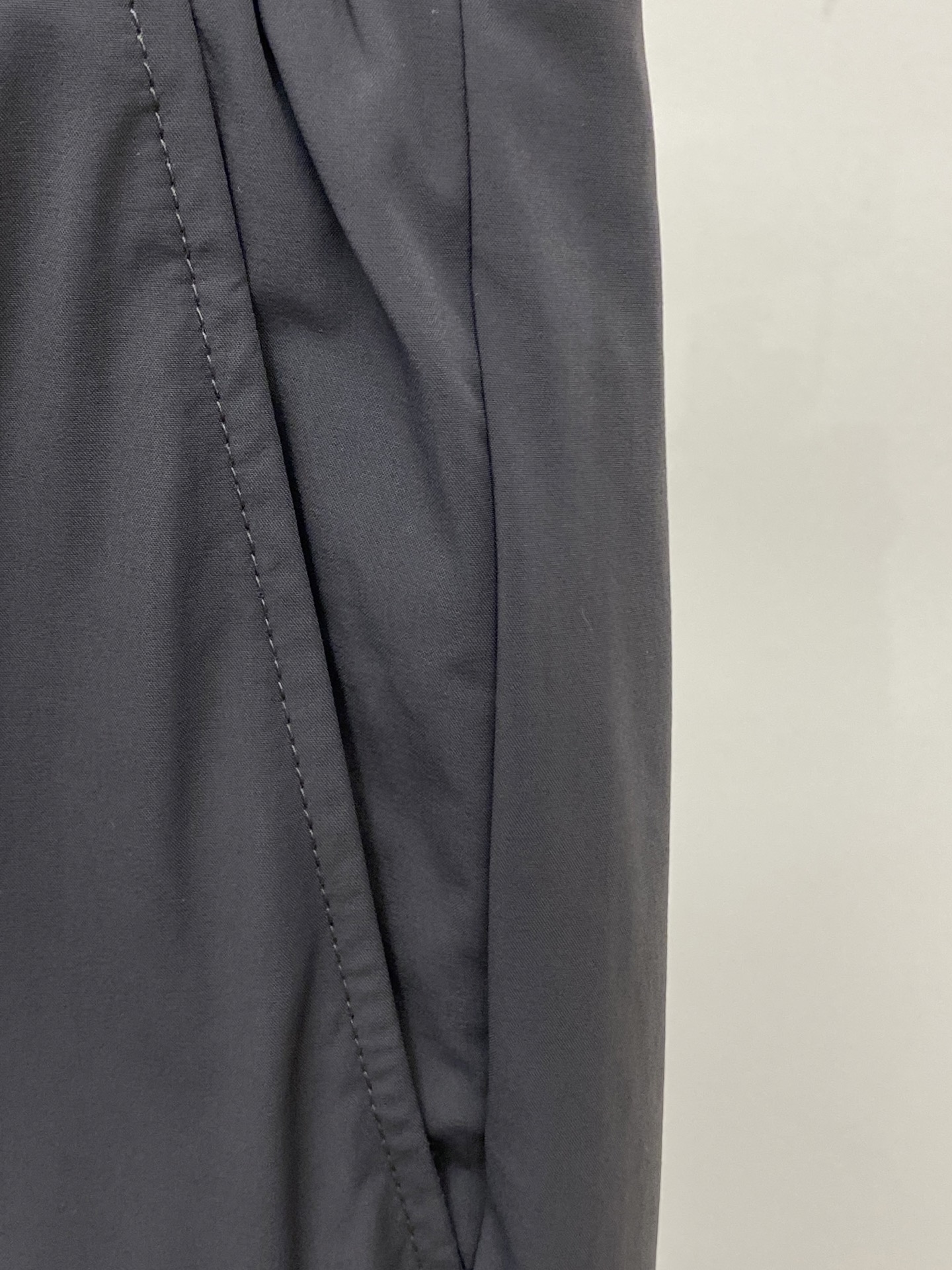 普拉达、2025爆款休闲裤 高弹显瘦必爆简约百搭爆款，做工精细，每一针都看得到用心，超多明星网红最爱 拉