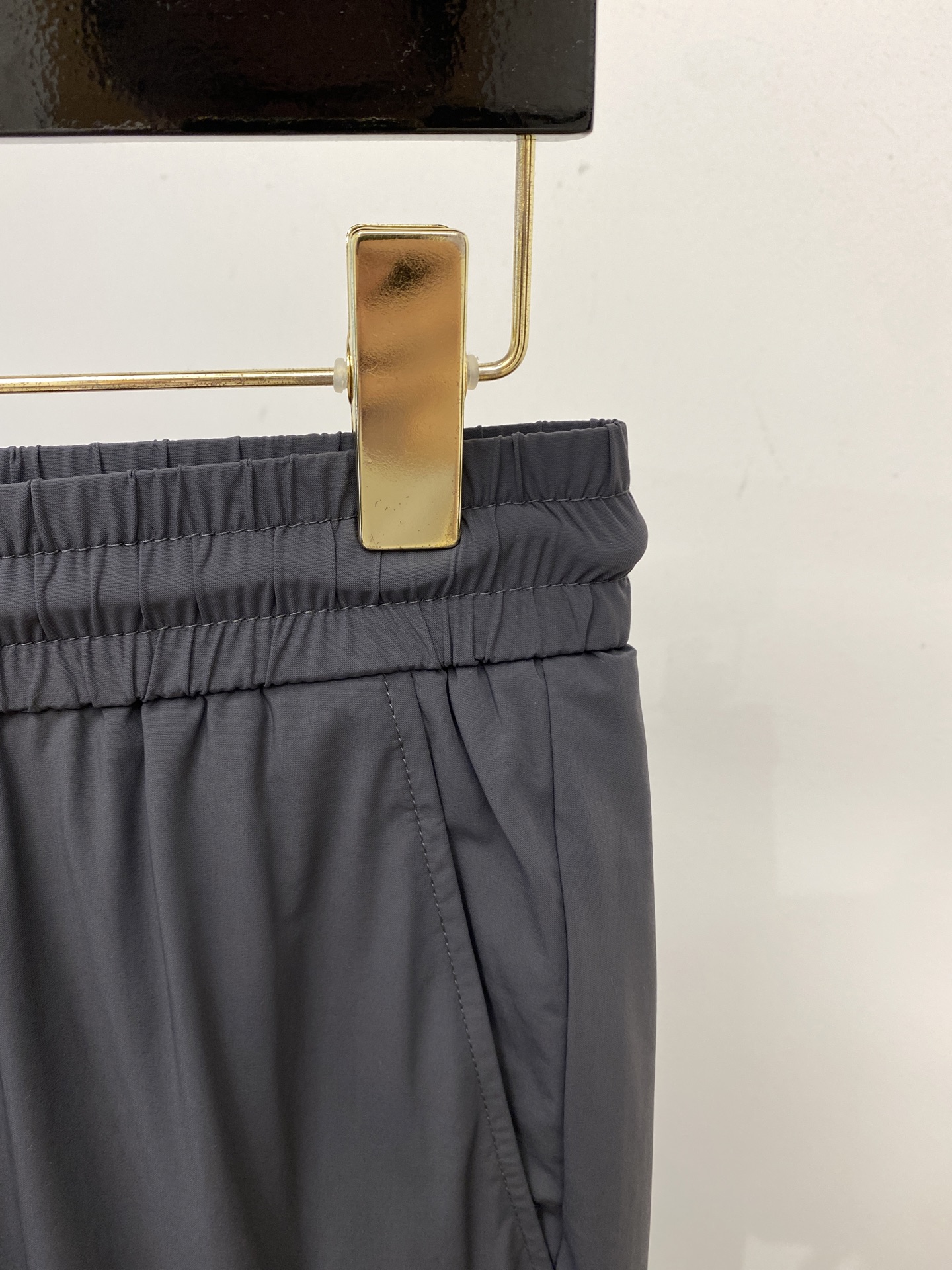 普拉达、2025爆款休闲裤 高弹显瘦必爆简约百搭爆款，做工精细，每一针都看得到用心，超多明星网红最爱 拉