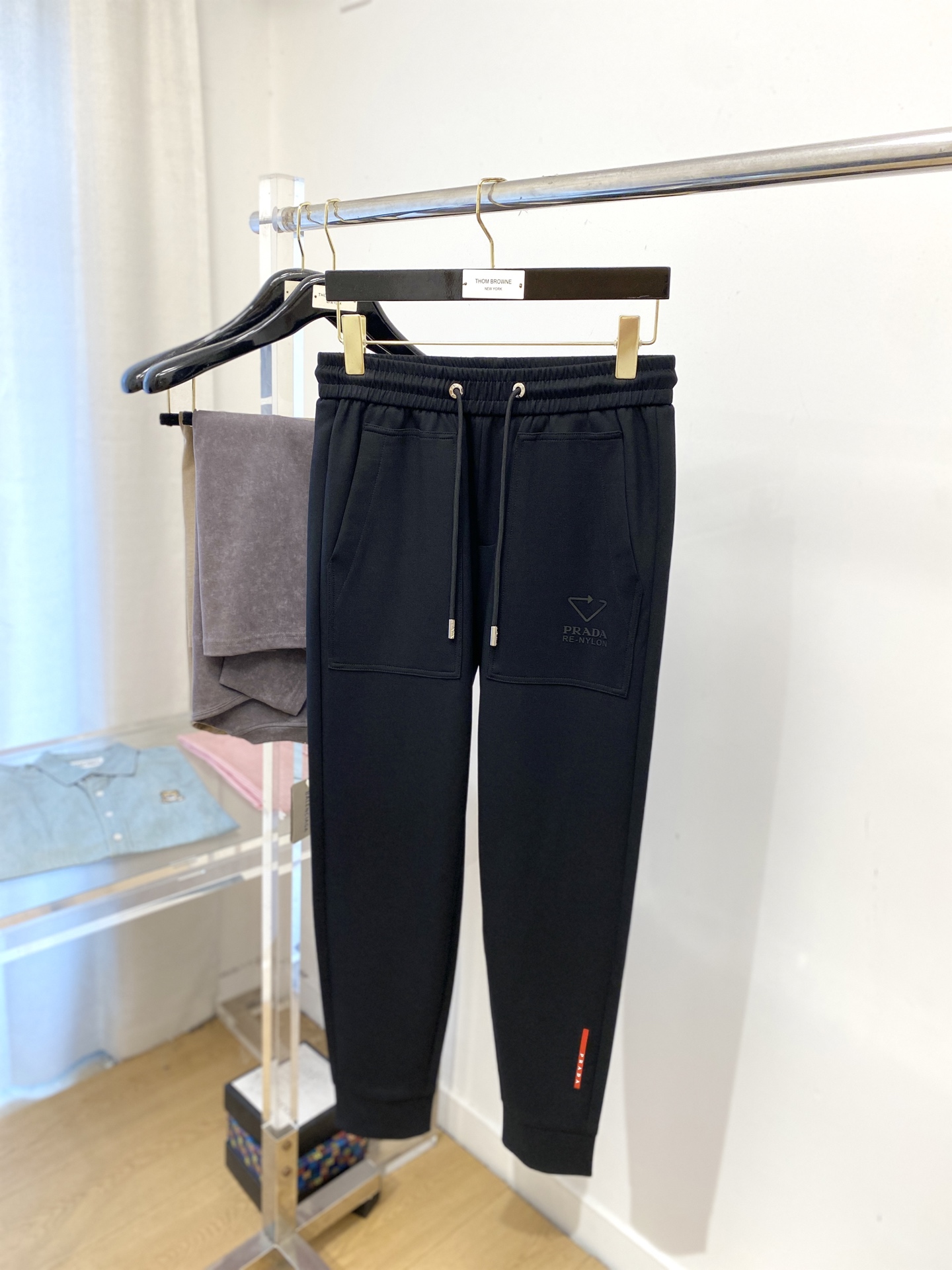 普拉达、2025爆款休闲裤 高弹显瘦必爆简约百搭爆款，做工精细，每一针都看得到用心，超多明星网红最爱 拉