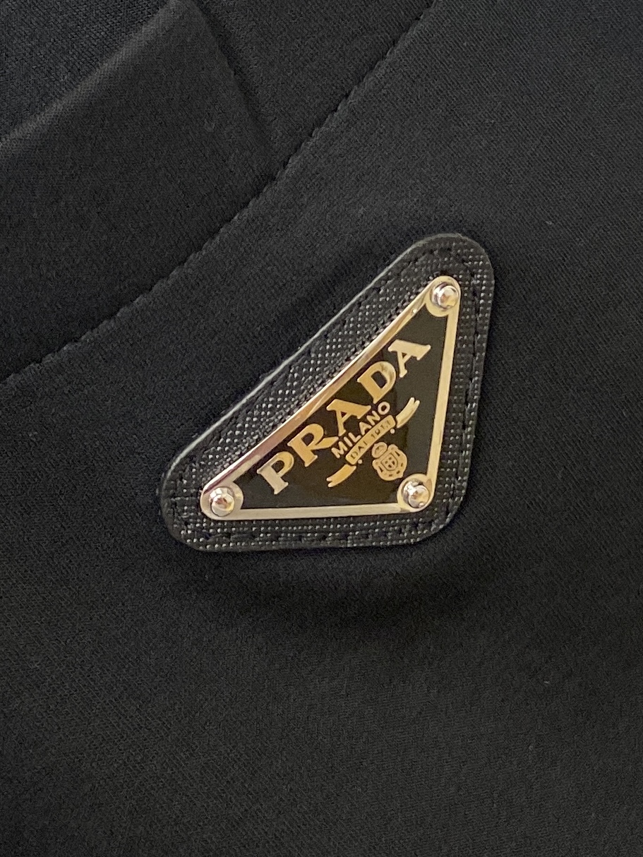 普拉达、2025爆款休闲裤 高弹显瘦必爆简约百搭爆款，做工精细，每一针都看得到用心，超多明星网红最爱 拉