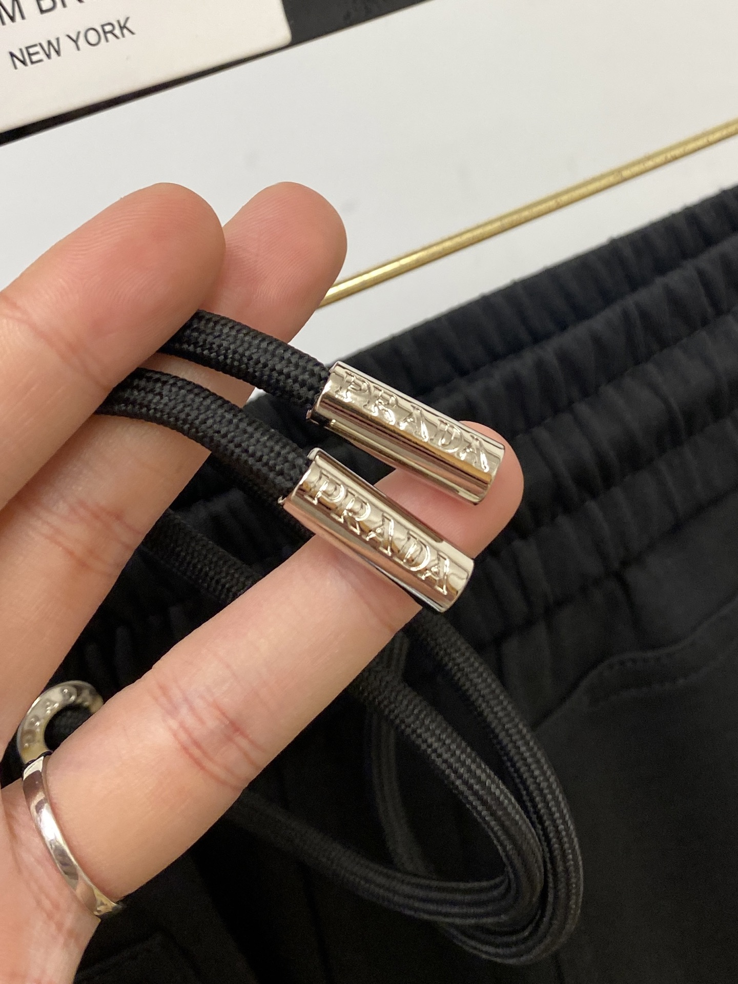 普拉达、2025爆款休闲裤 高弹显瘦必爆简约百搭爆款，做工精细，每一针都看得到用心，超多明星网红最爱 拉