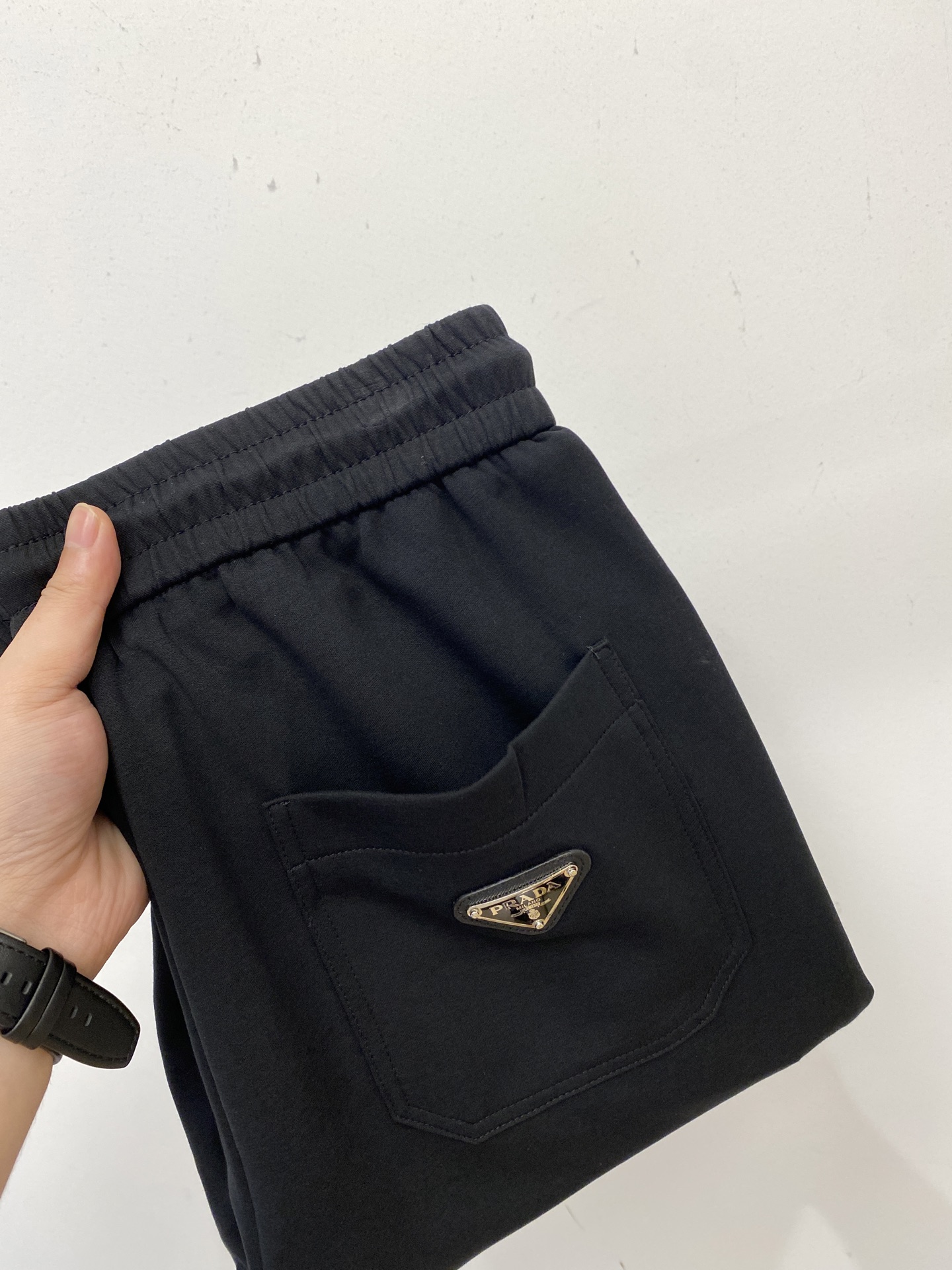 普拉达、2025爆款休闲裤 高弹显瘦必爆简约百搭爆款，做工精细，每一针都看得到用心，超多明星网红最爱 拉