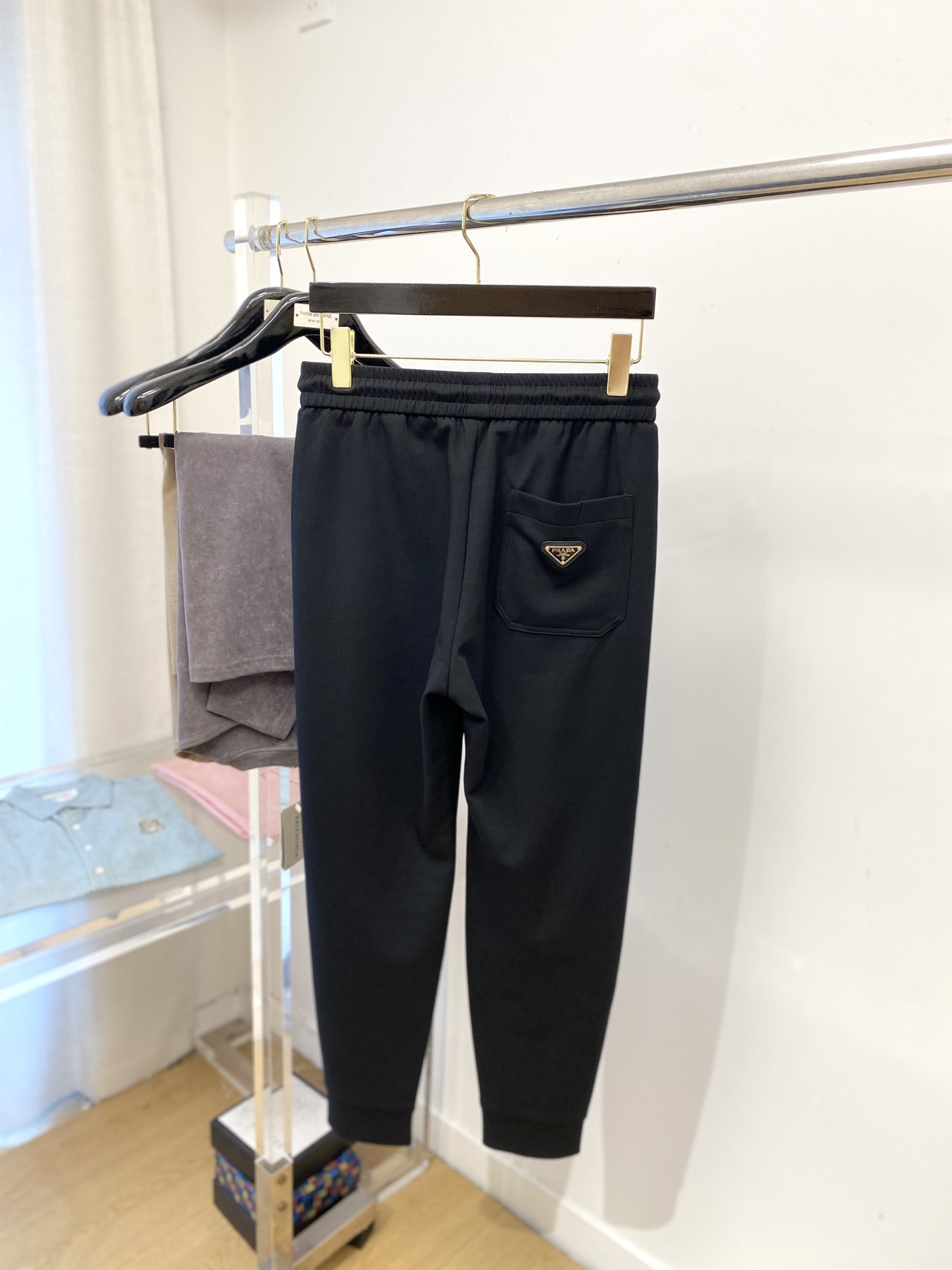 普拉达、2025爆款休闲裤 高弹显瘦必爆简约百搭爆款，做工精细，每一针都看得到用心，超多明星网红最爱 拉