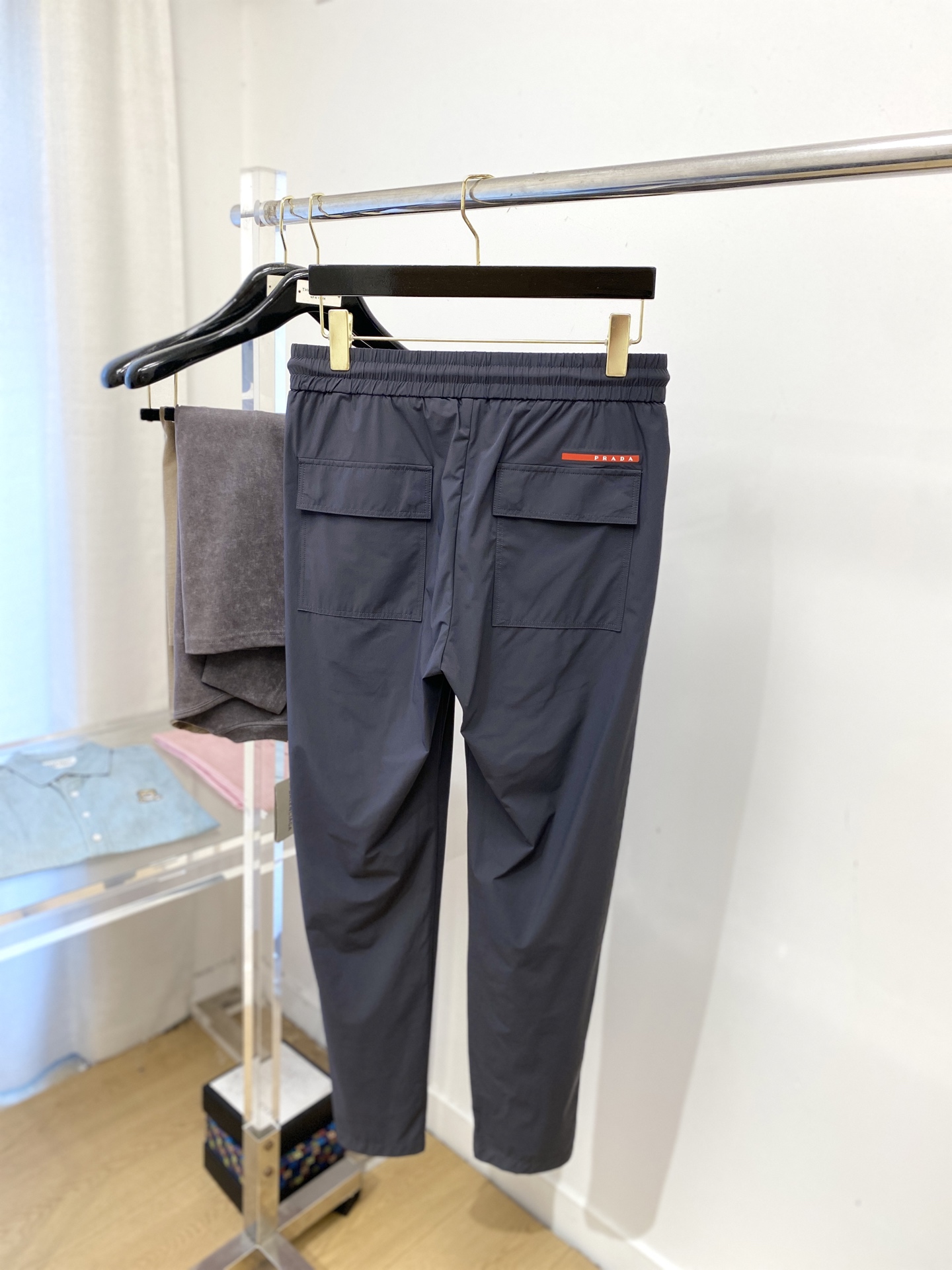 普拉达、2025爆款休闲裤 高弹显瘦必爆简约百搭爆款，做工精细，每一针都看得到用心，超多明星网红最爱 拉