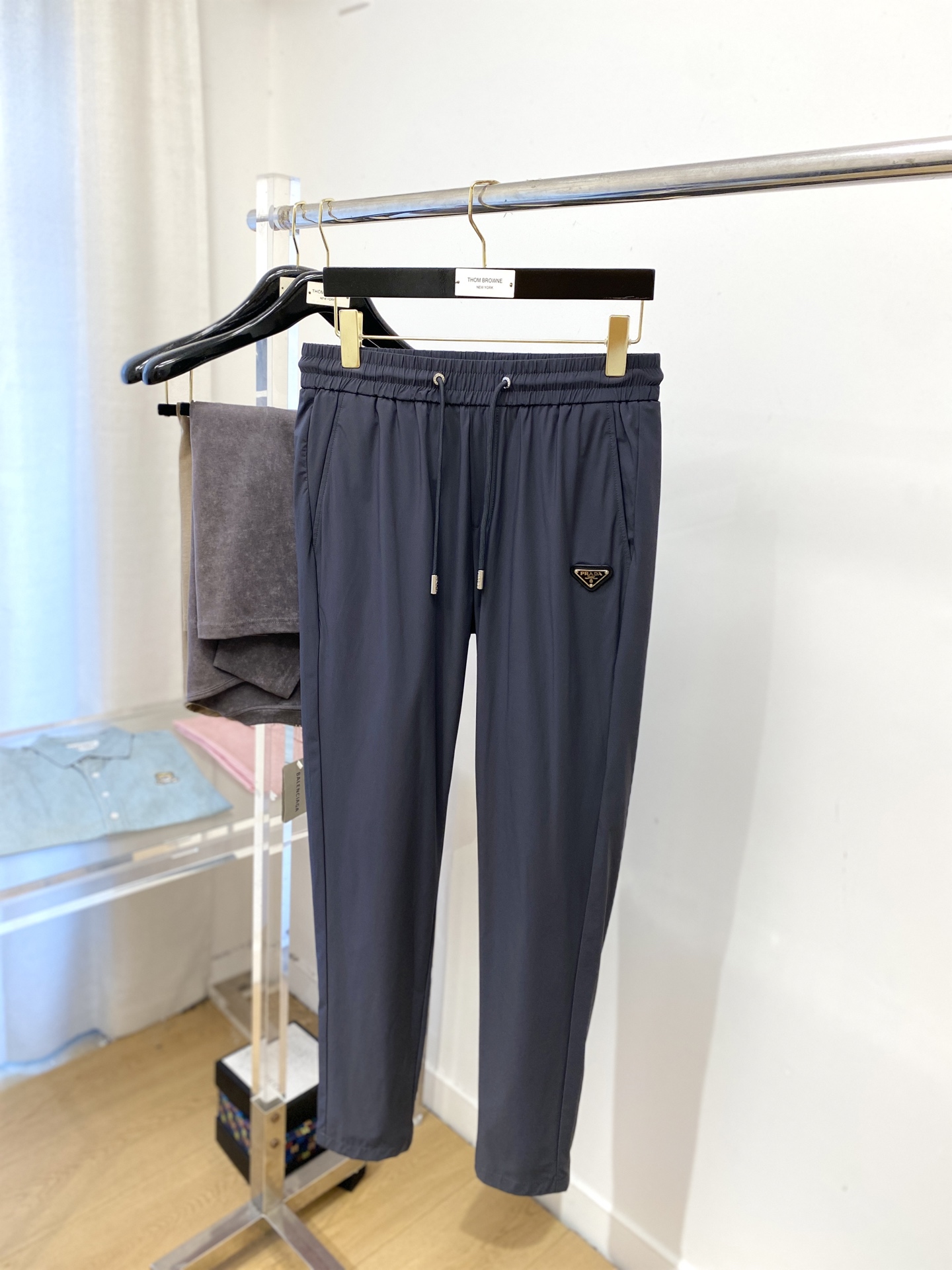 普拉达、2025爆款休闲裤 高弹显瘦必爆简约百搭爆款，做工精细，每一针都看得到用心，超多明星网红最爱 拉