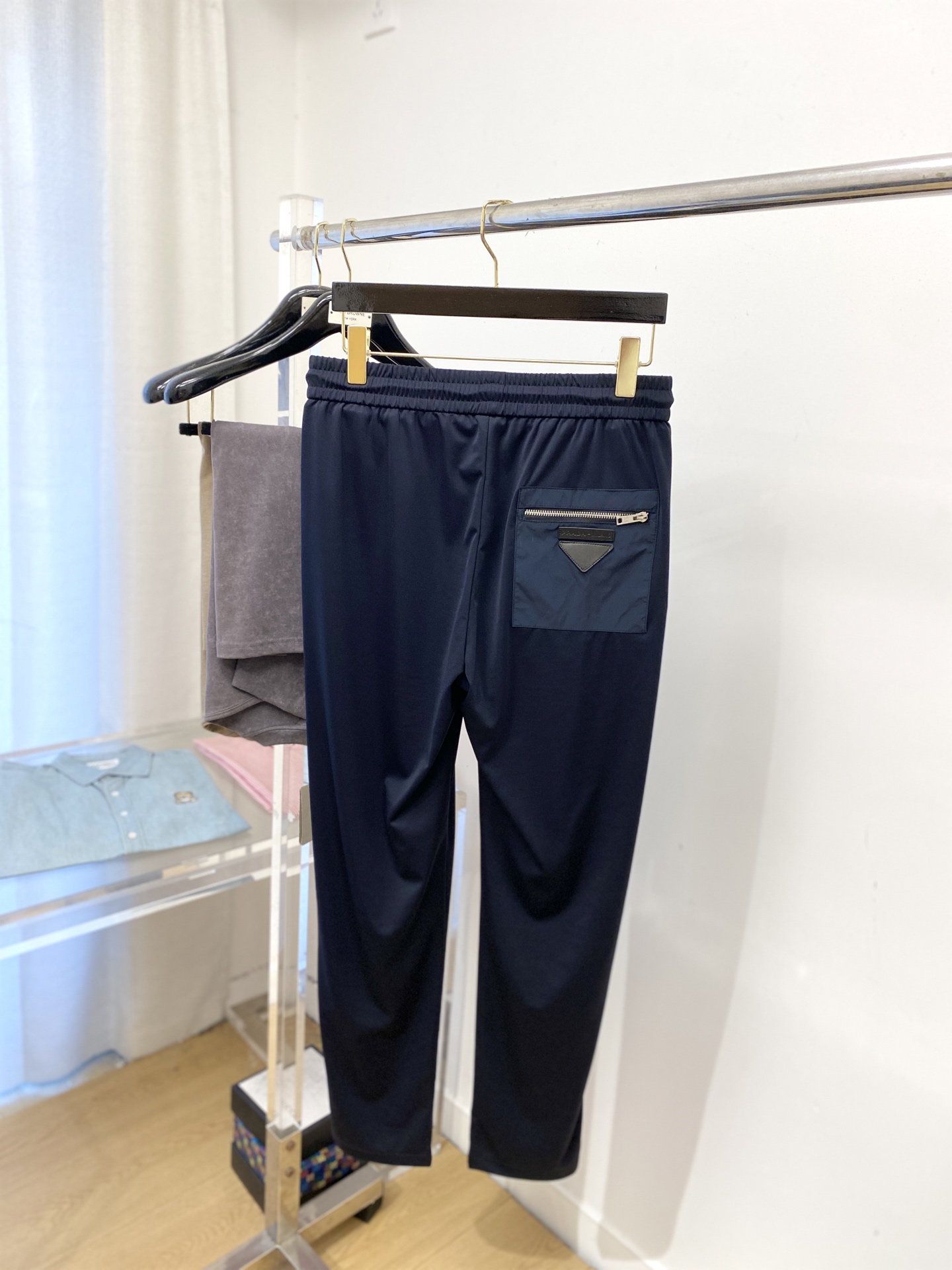 普拉达、2025爆款休闲裤 高弹显瘦必爆简约百搭爆款，做工精细，每一针都看得到用心，超多明星网红最爱 拉