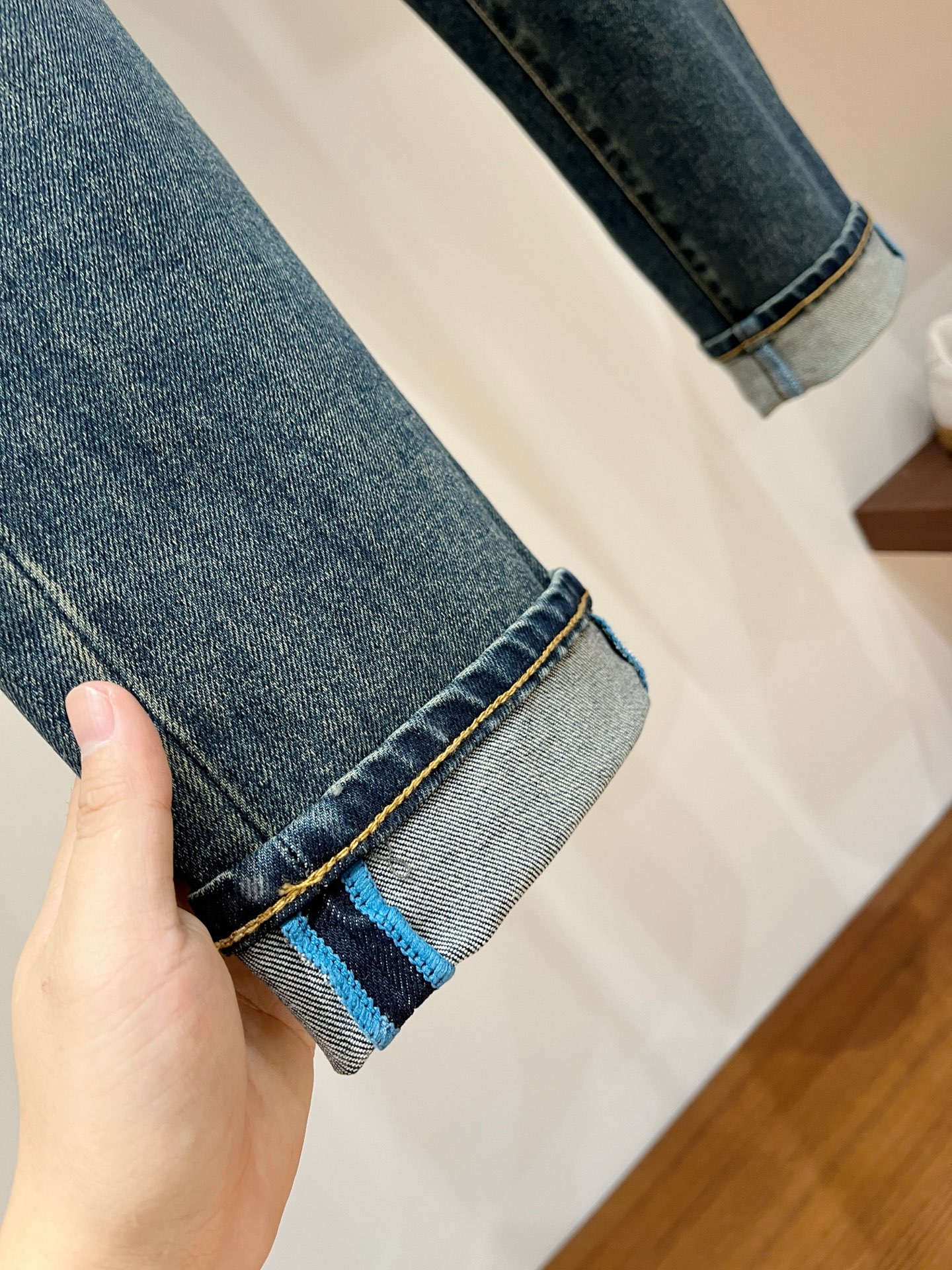 💰155DG、 2025最新品，专柜同步有售，原单狠货，水洗休闲牛仔裤，进口原版水洗弹力面料，舒适有弹性，原版五金辅料装饰logo，版型超正，档次极高，专柜品质，上身时尚有型，码数29-40 