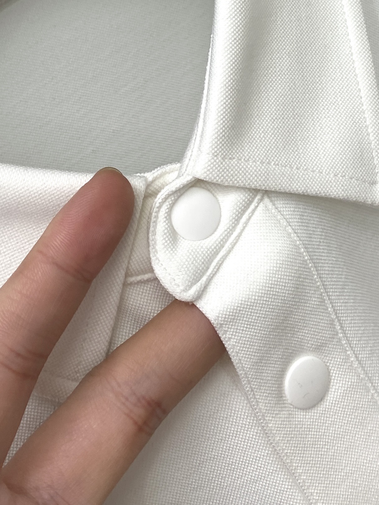 DG、新品长袖卫衣，帅气时尚，胸前精致刺绣字母logo，简约百搭款。面料棉 不仅挺括，保持潮流的廓形，又