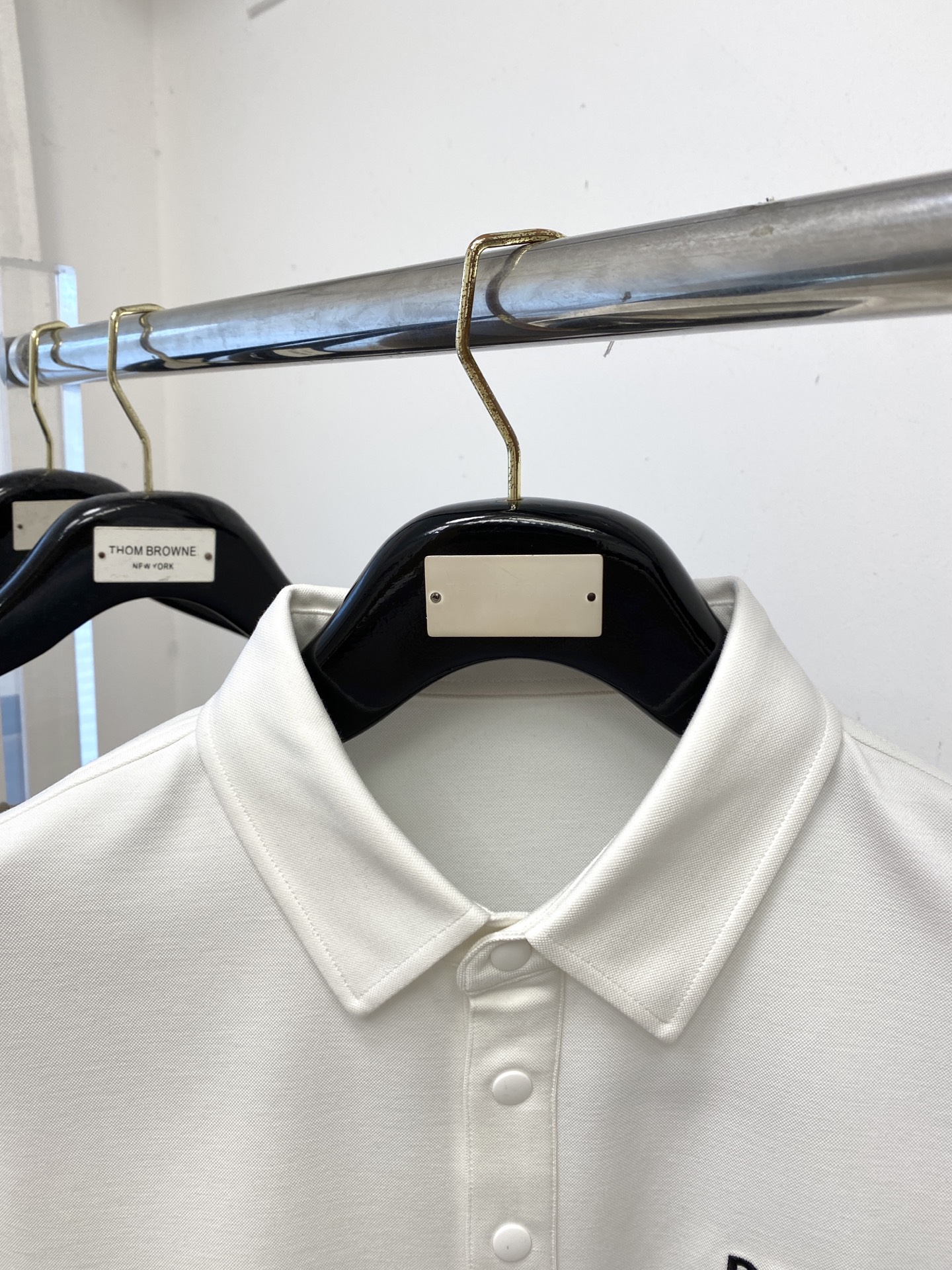 DG、新品长袖卫衣，帅气时尚，胸前精致刺绣字母logo，简约百搭款。面料棉 不仅挺括，保持潮流的廓形，又