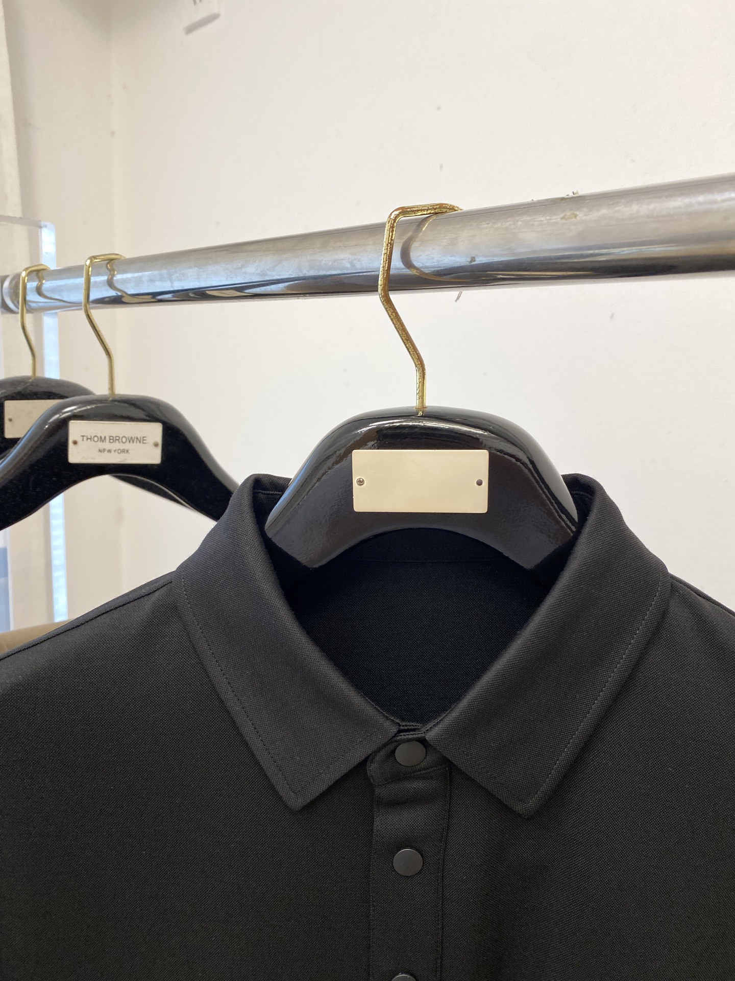 DG、新品长袖卫衣，帅气时尚，胸前精致刺绣字母logo，简约百搭款。面料棉 不仅挺括，保持潮流的廓形，又