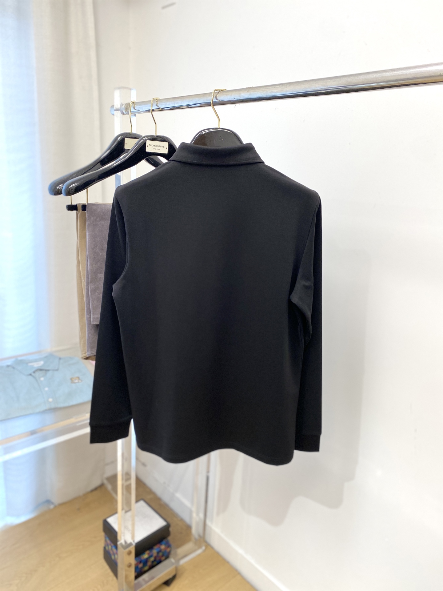 DG、新品长袖卫衣，帅气时尚，胸前精致刺绣字母logo，简约百搭款。面料棉 不仅挺括，保持潮流的廓形，又