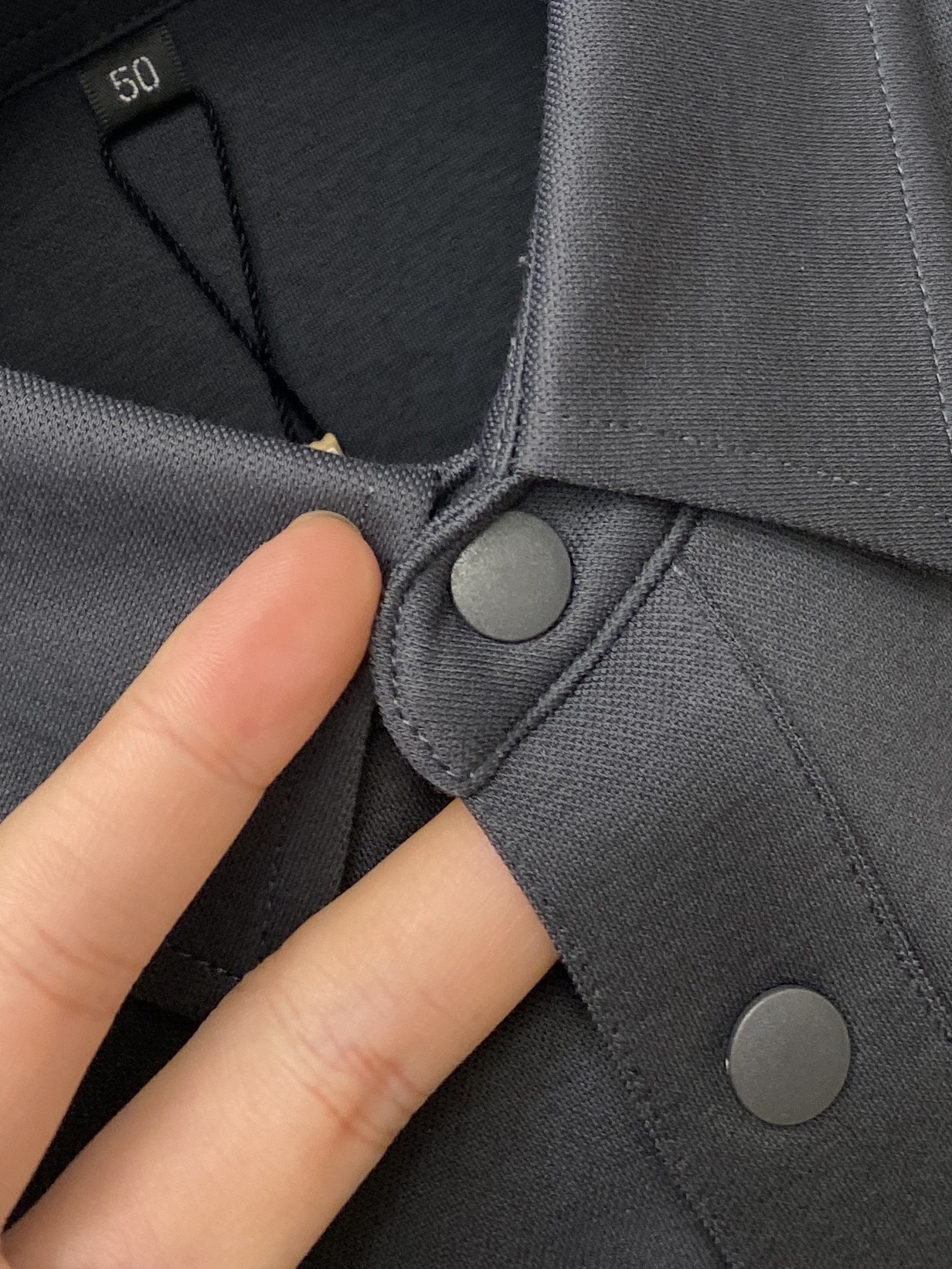 TF、2025新品长袖卫衣，帅气时尚，胸前镜子刺绣字母logo，简约百搭款。面料棉 不仅挺括，保持潮流的