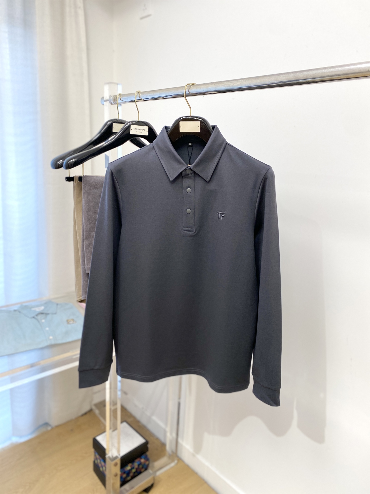 TF、2025新品长袖卫衣，帅气时尚，胸前镜子刺绣字母logo，简约百搭款。面料棉 不仅挺括，保持潮流的