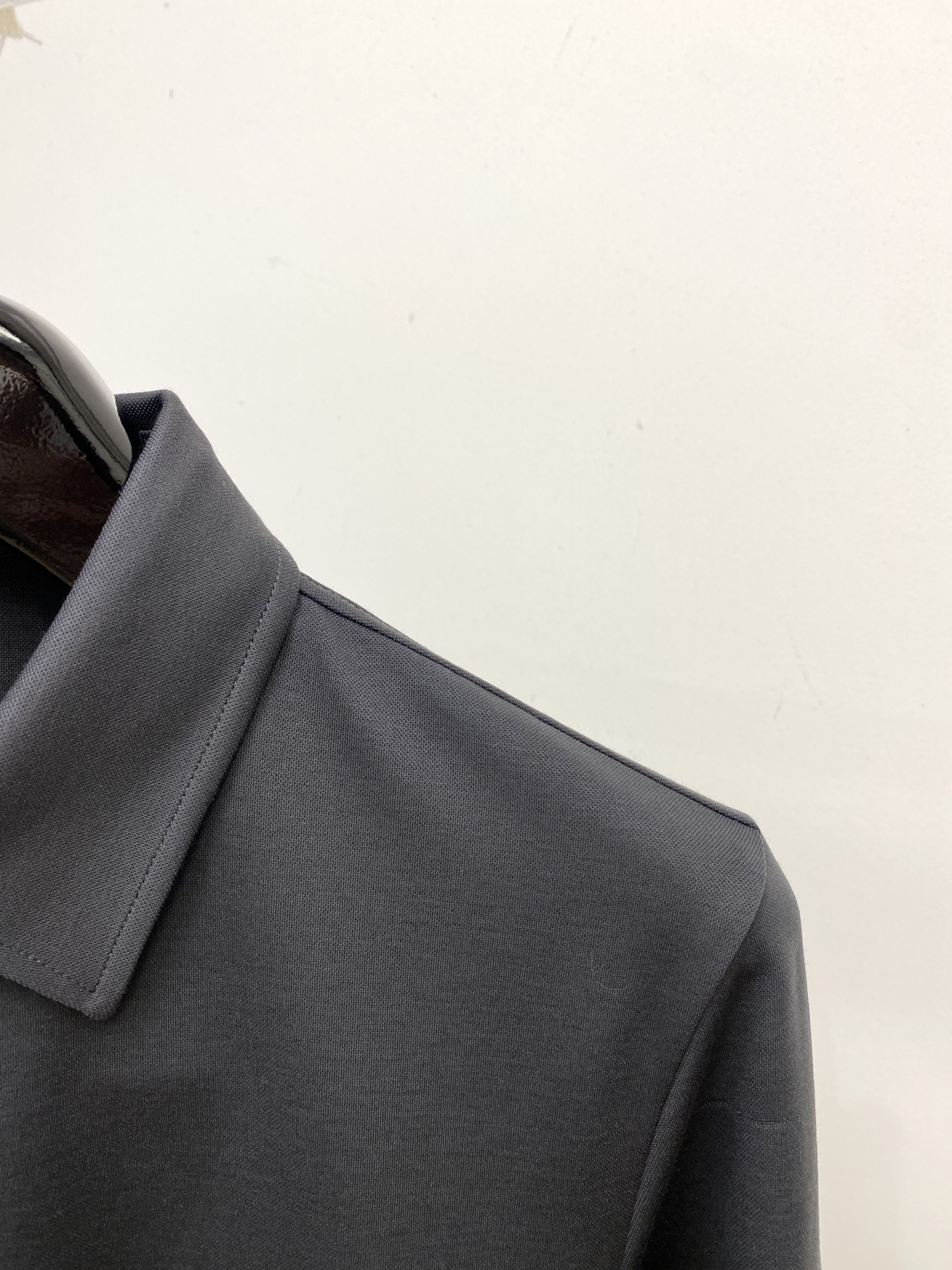 TF、2025新品长袖卫衣，帅气时尚，胸前镜子刺绣字母logo，简约百搭款。面料棉 不仅挺括，保持潮流的