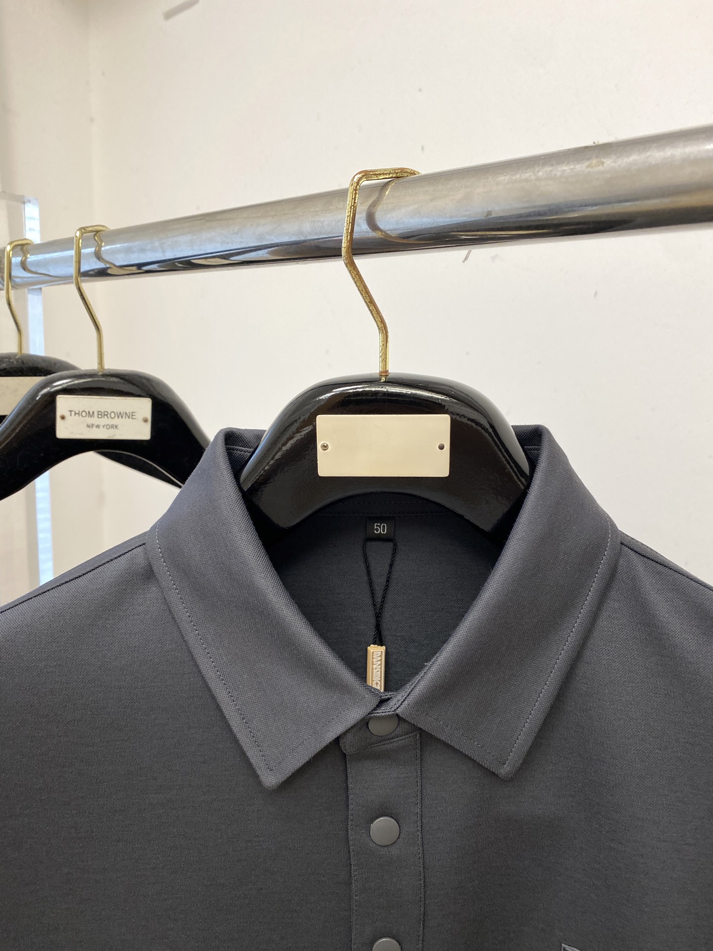 TF、2025新品长袖卫衣，帅气时尚，胸前镜子刺绣字母logo，简约百搭款。面料棉 不仅挺括，保持潮流的