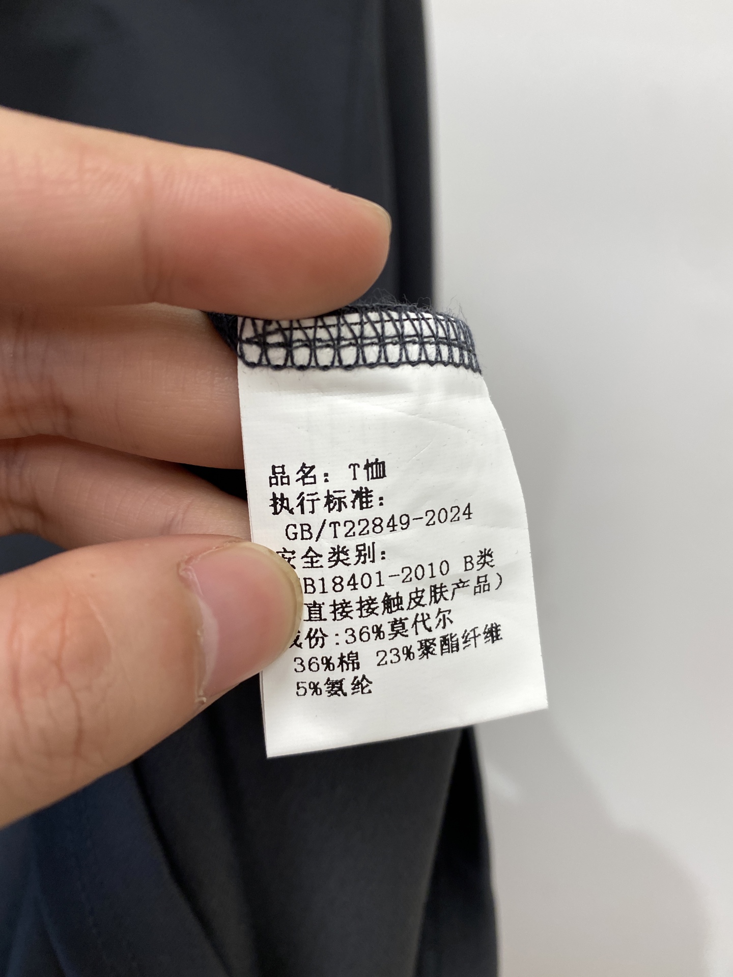 TF、2025新品长袖卫衣，帅气时尚，胸前镜子刺绣字母logo，简约百搭款。面料棉 不仅挺括，保持潮流的