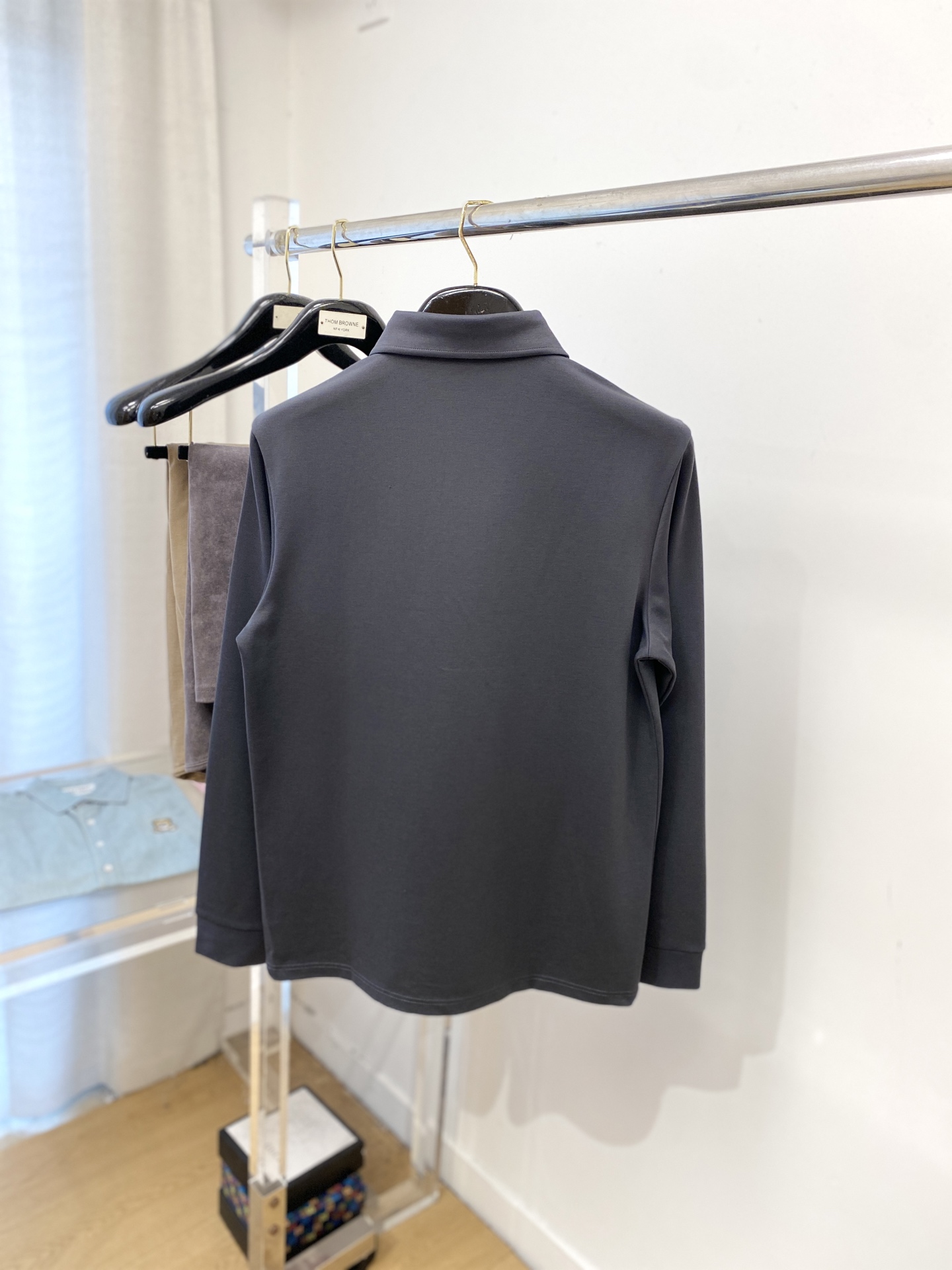 TF、2025新品长袖卫衣，帅气时尚，胸前镜子刺绣字母logo，简约百搭款。面料棉 不仅挺括，保持潮流的