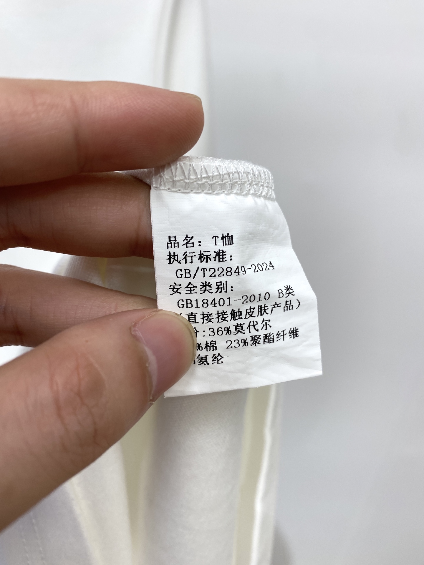 TF、新品长袖卫衣，帅气时尚，胸前镜子刺绣字母logo，简约百搭款。面料棉 不仅挺括，保持潮流的廓形，又