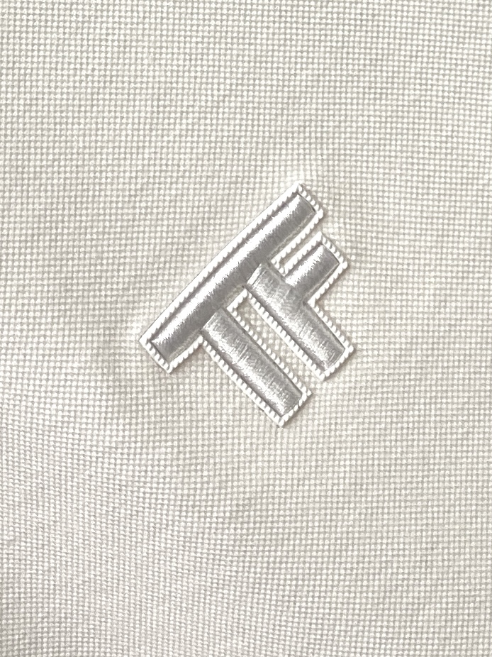 TF、新品长袖卫衣，帅气时尚，胸前镜子刺绣字母logo，简约百搭款。面料棉 不仅挺括，保持潮流的廓形，又