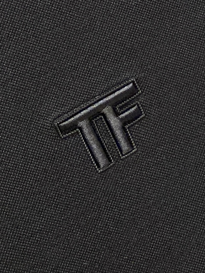 TF、新品长袖卫衣，帅气时尚，胸前镜子刺绣字母logo，简约百搭款。面料棉 不仅挺括，保持潮流的廓形，又