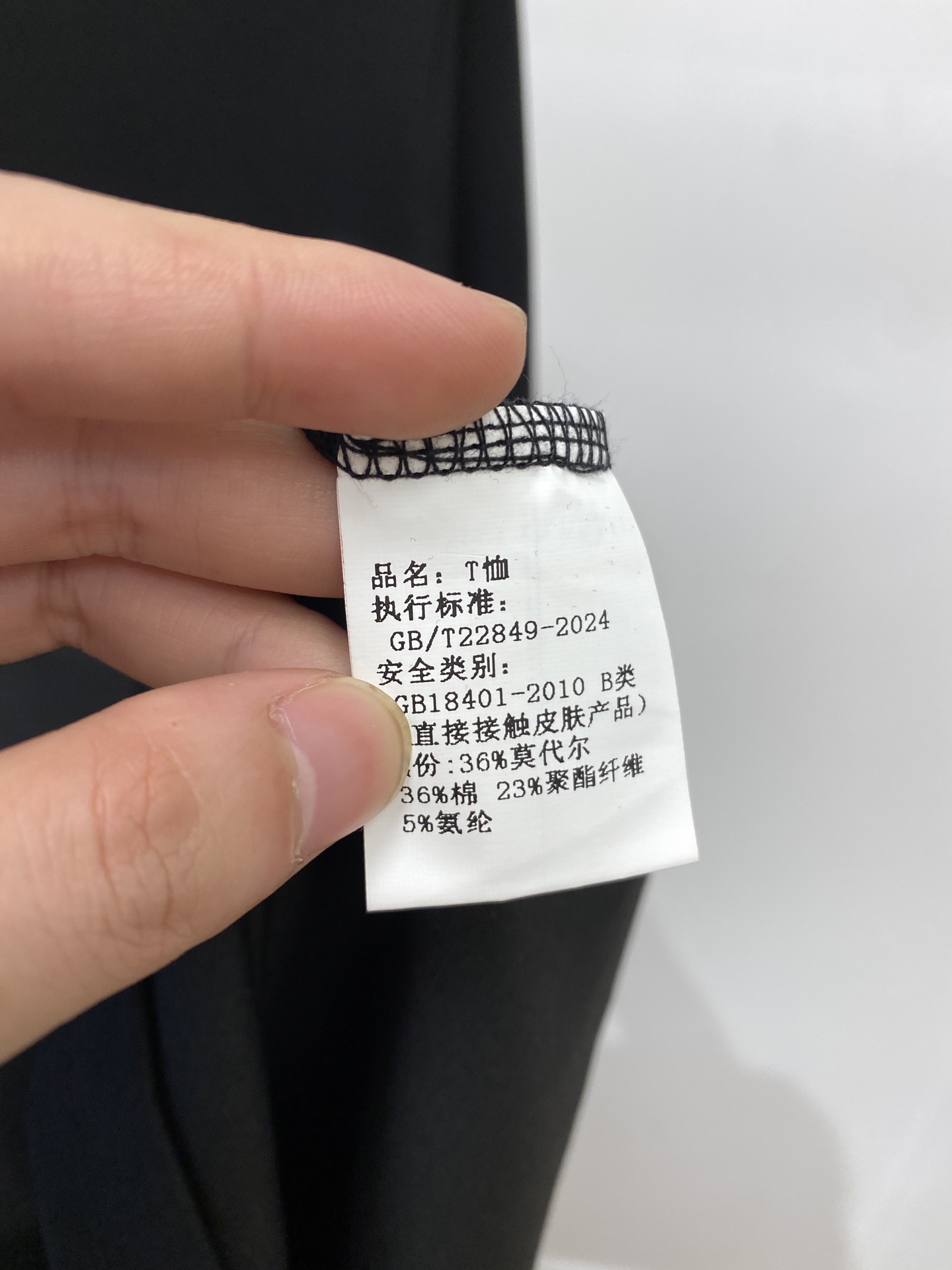 TF、新品长袖卫衣，帅气时尚，胸前镜子刺绣字母logo，简约百搭款。面料棉 不仅挺括，保持潮流的廓形，又