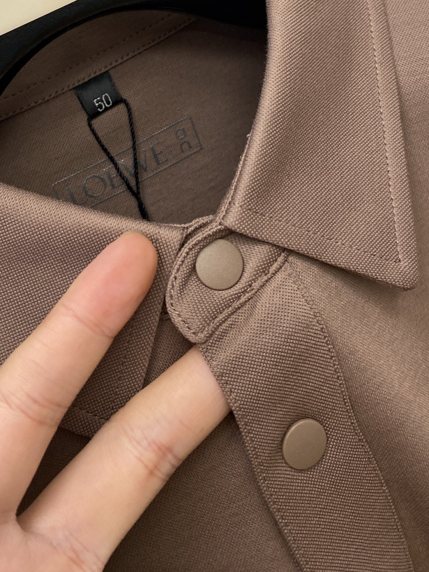 罗意威、新品长袖卫衣，帅气时尚，胸前精致刺绣图案logo，简约百搭款。面料棉 不仅挺括，保持潮流的廓形，