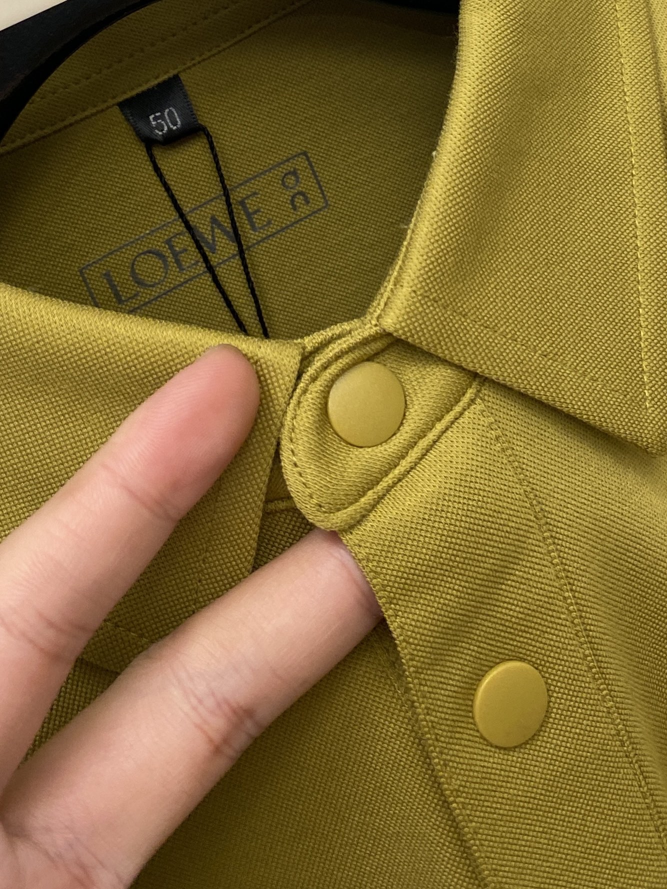 罗意威、新品长袖卫衣，帅气时尚，胸前精致刺绣图案logo，简约百搭款。面料棉 不仅挺括，保持潮流的廓形，