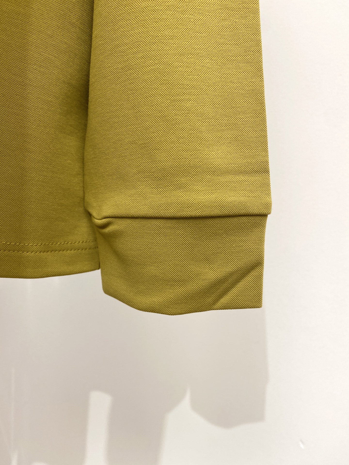 罗意威、新品长袖卫衣，帅气时尚，胸前精致刺绣图案logo，简约百搭款。面料棉 不仅挺括，保持潮流的廓形，