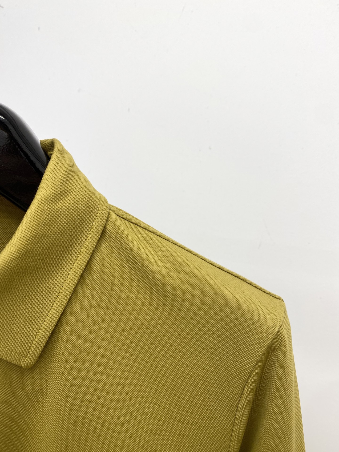 罗意威、新品长袖卫衣，帅气时尚，胸前精致刺绣图案logo，简约百搭款。面料棉 不仅挺括，保持潮流的廓形，