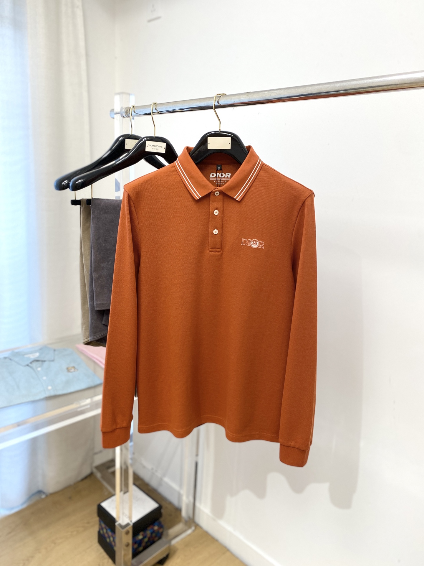 NO:539528,Dior, 2025 new long-sleeved sweatshirt, handsome and fashionable, exquisite embroidered letter logo on the chest, simple and versatile style. The fabric cotton is not only crisp, maintains the trendy silhouette, and is comfortable to wear, and the yarn is more delicate. The number M-4XL, dior, hoodie, sweatshirts, alexander wang19860909迪奥、2025新品长袖卫衣,帅气时尚,胸前精致刺绣字母logo,简约百搭款.面料棉 不仅挺括,保持潮流的廓形,又穿着舒适,纱织更细腻,码数M-4XL,,dior,hoodie,sweatshirts,alexander wang,Men's clothing