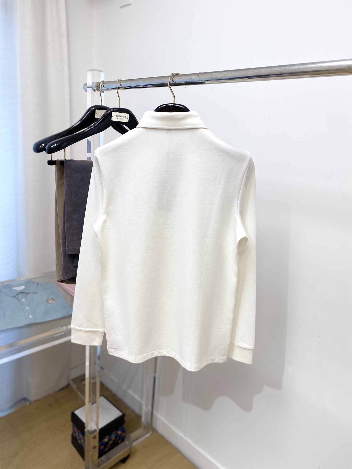 Kiton、2025新品长袖卫衣，帅气时尚，胸前精致刺绣字母logo，简约百搭款。面料棉 不仅挺括，保持