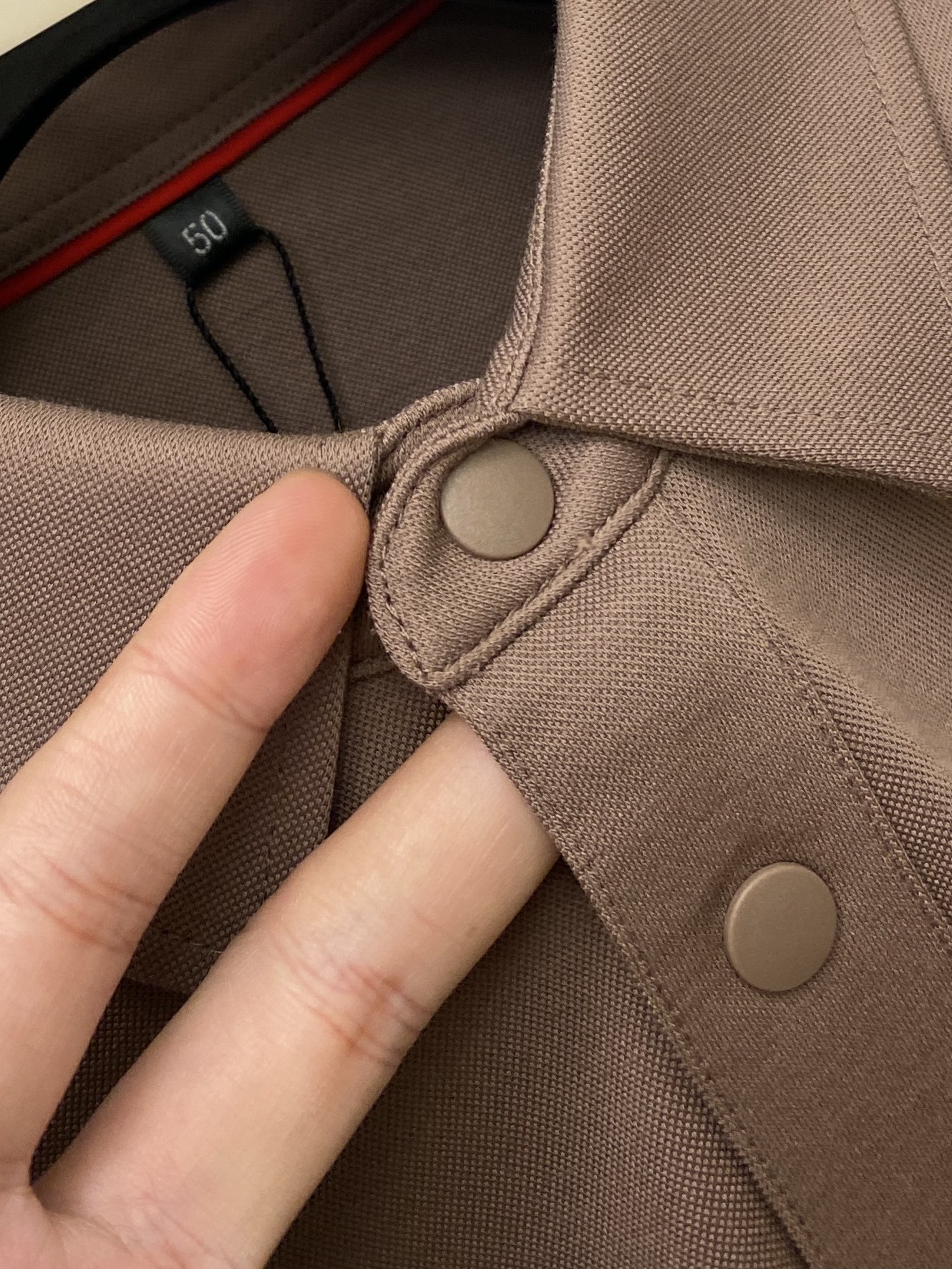 Kiton、2025新品长袖卫衣，帅气时尚，胸前精致刺绣字母logo，简约百搭款。面料棉 不仅挺括，保持