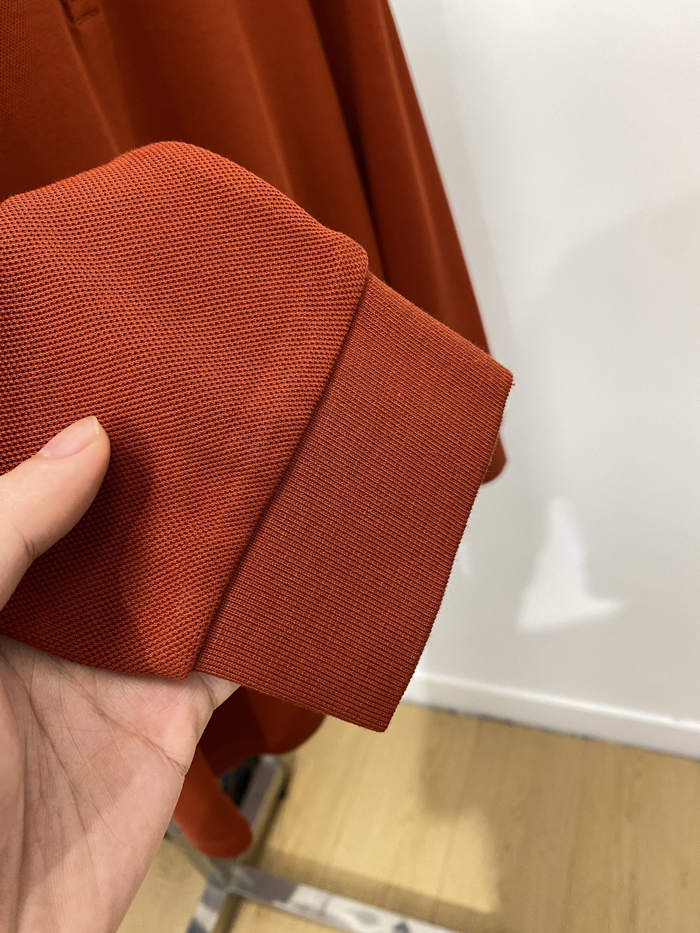 杰尼亚、新品长袖卫衣，帅气时尚，胸前顶级印胶字母logo，简约百搭款。面料棉 不仅挺括，保持潮流的廓形，