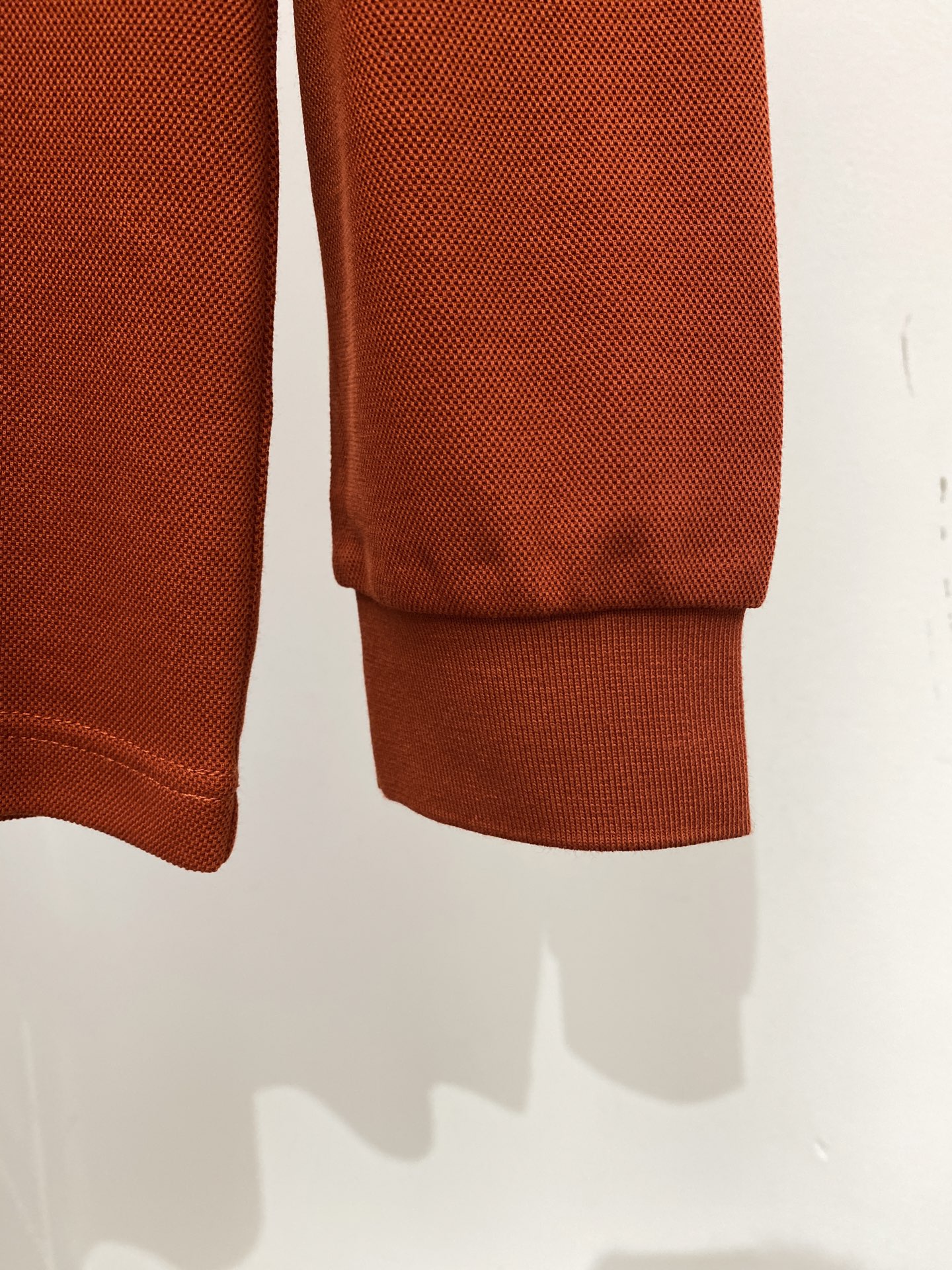 杰尼亚、新品长袖卫衣，帅气时尚，胸前顶级印胶字母logo，简约百搭款。面料棉 不仅挺括，保持潮流的廓形，