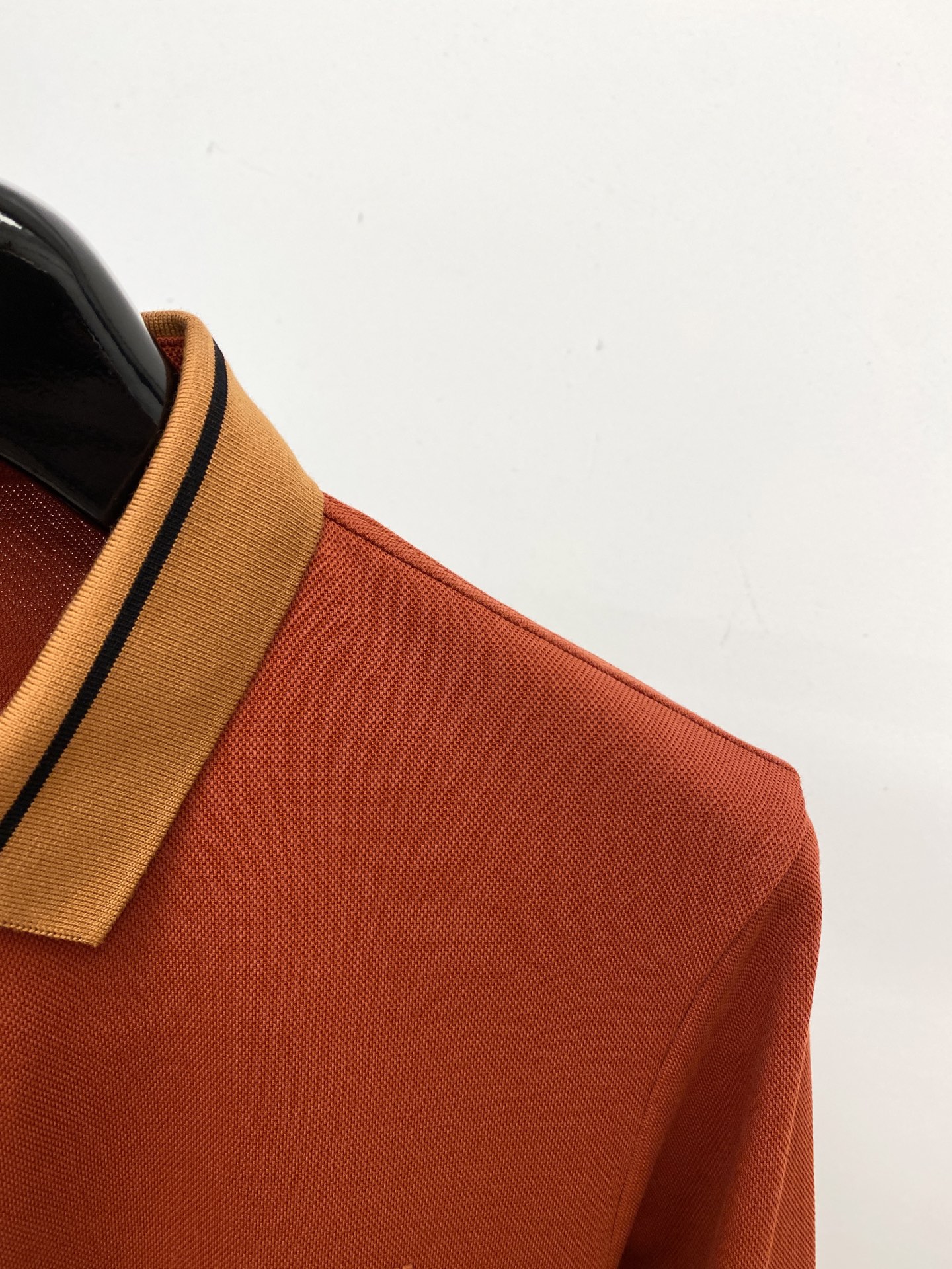 杰尼亚、新品长袖卫衣，帅气时尚，胸前顶级印胶字母logo，简约百搭款。面料棉 不仅挺括，保持潮流的廓形，