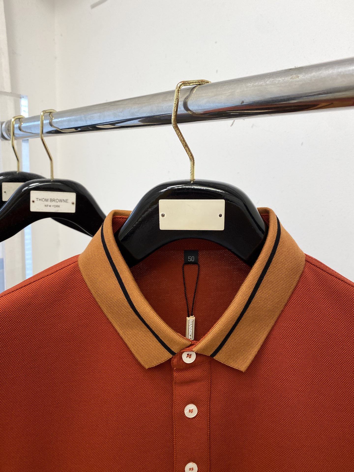 杰尼亚、新品长袖卫衣，帅气时尚，胸前顶级印胶字母logo，简约百搭款。面料棉 不仅挺括，保持潮流的廓形，