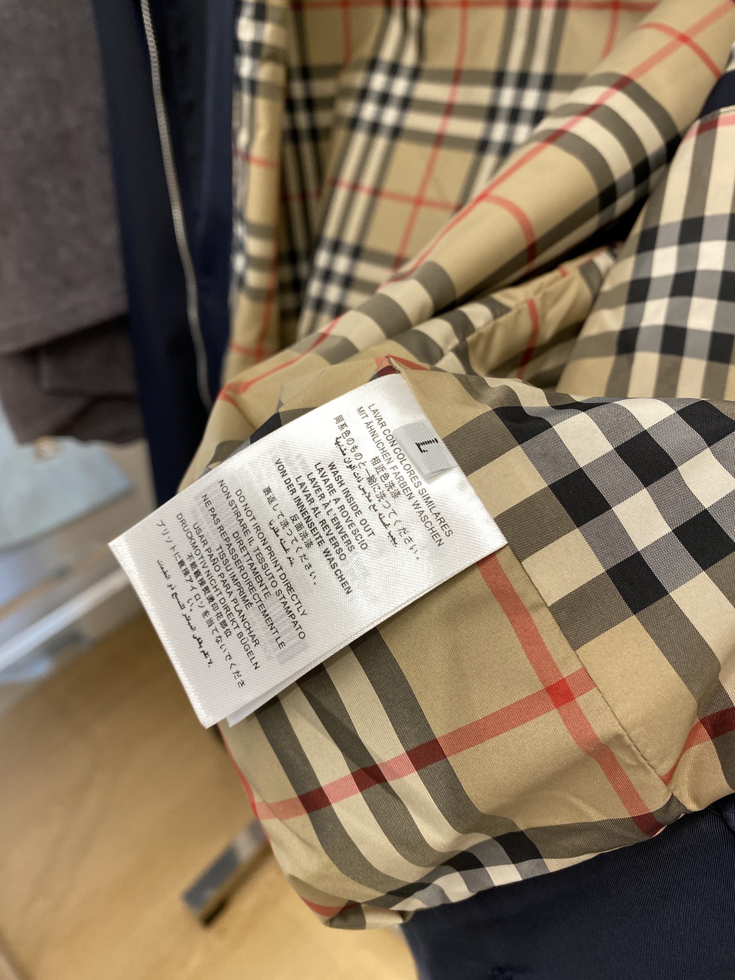 巴宝莉、2025新品夹克外套，时尚帅气，简约百搭款，胸前精致刺绣图案logo，定制原版面料，不仅挺括，保