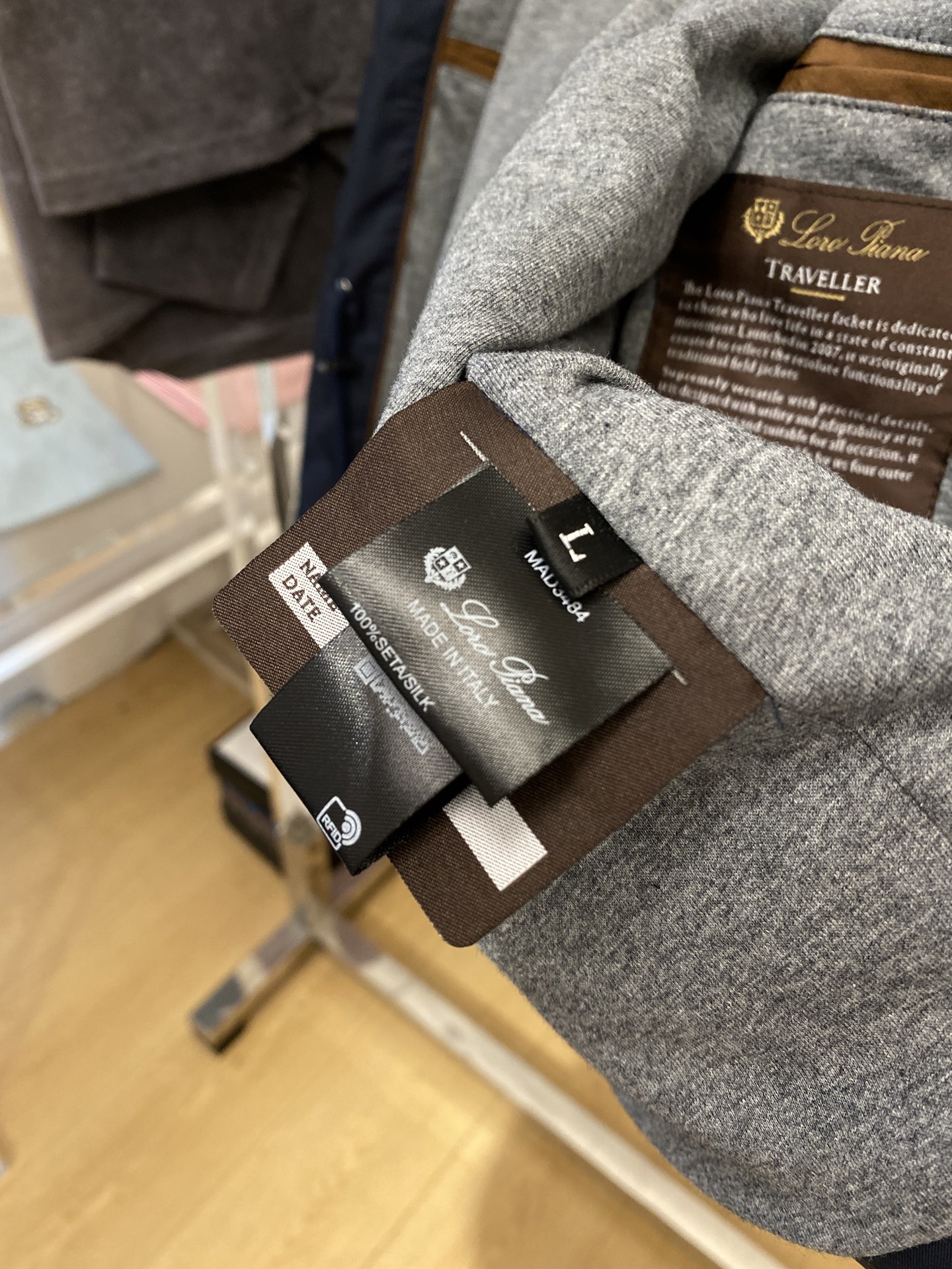 lP🆕、2025新品夹克外套，时尚帅气，简约百搭款，原版五金辅料logo，定制原版面料，不仅挺括，保持潮