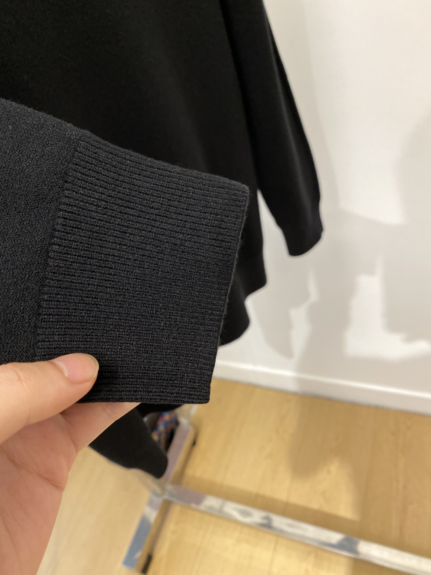 普拉达、2025新品羊毛衣 具有手感细腻柔软，可直接与肌肤接触，让暖心的纱线变化出细腻的质感，顶级工艺极